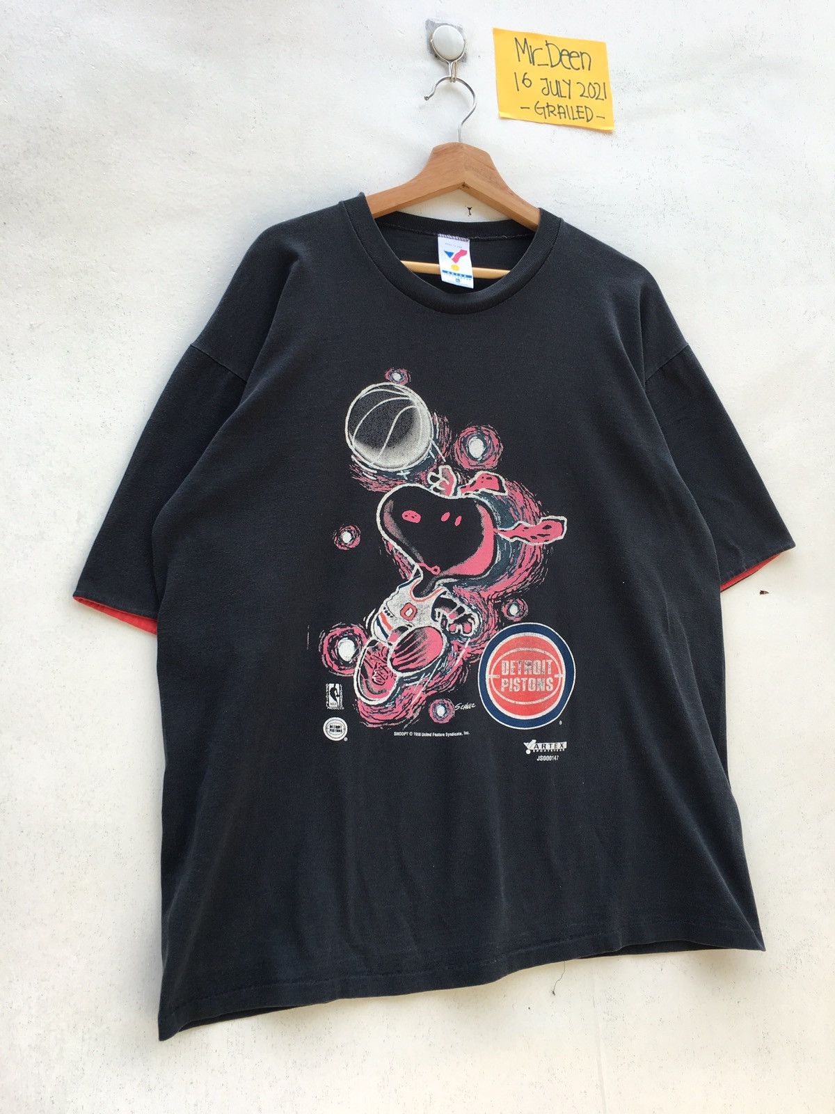NBA Vintage 90s Detroit Pistons Snoopy Tshirt Size US XL / EU 56 / 4 - 2 Thumbnail