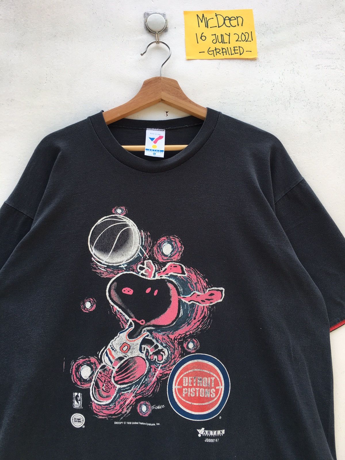 NBA Vintage 90s Detroit Pistons Snoopy Tshirt Size US XL / EU 56 / 4 - 5 Thumbnail