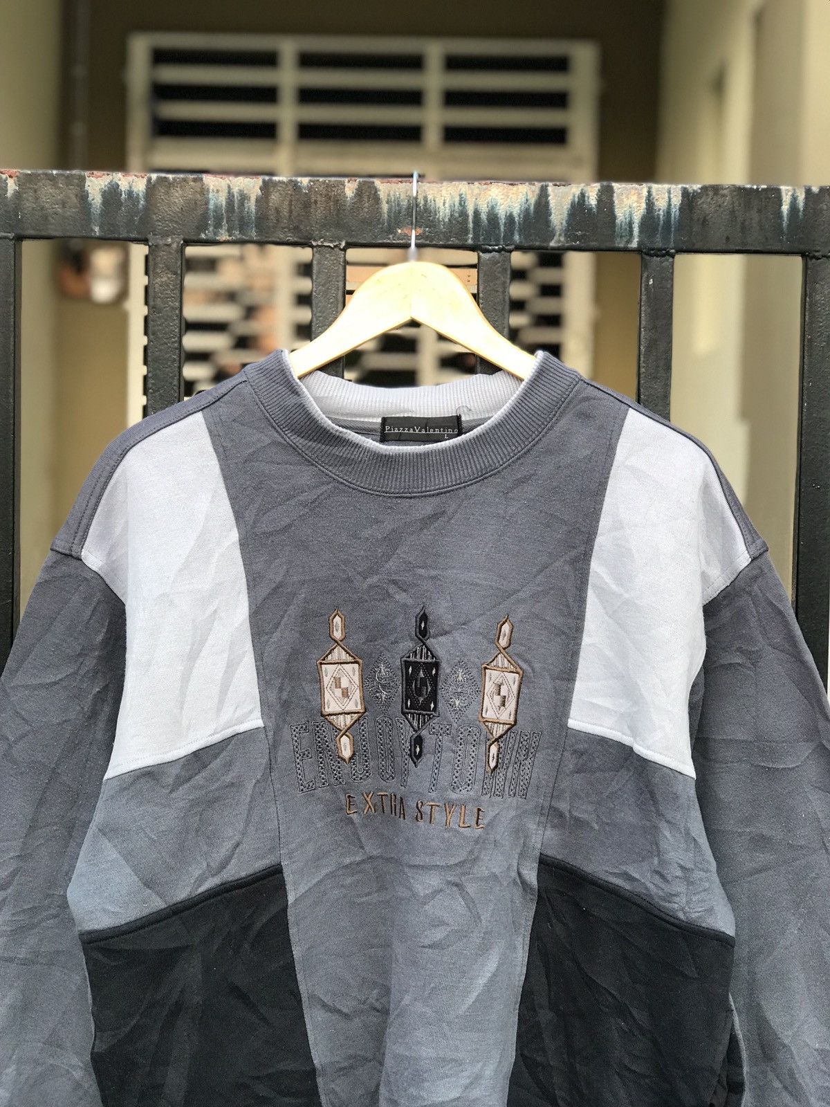 Valentino Vintage Piazza Valentino Sweatshirt Size US L / EU 52-54 / 3 - 2 Thumbnail