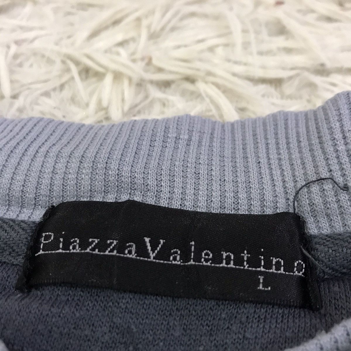 Valentino Vintage Piazza Valentino Sweatshirt Size US L / EU 52-54 / 3 - 5 Thumbnail