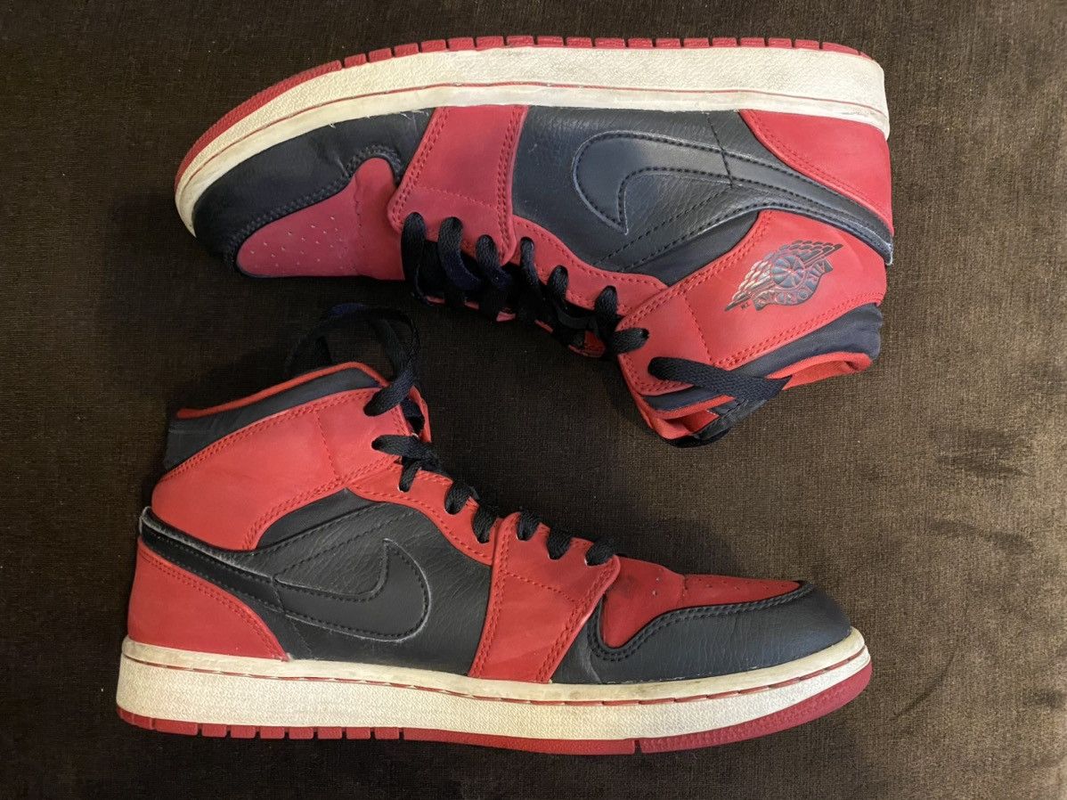 Jordan Brand Air Jordan 1 Mid 2013 Bred Size US 8 / EU 41 - 3 Thumbnail
