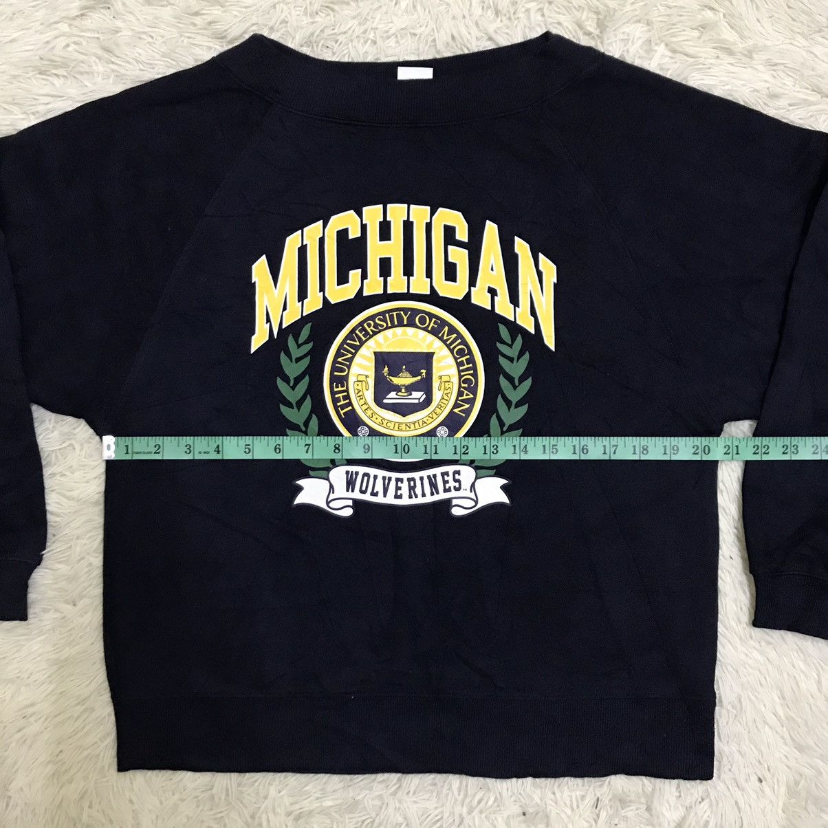 Japanese Brand Vintage University of michigan loose neck croped sweatshirt Size US S / EU 44-46 / 1 - 10 Thumbnail