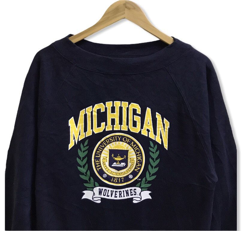 Japanese Brand Vintage University of michigan loose neck croped sweatshirt Size US S / EU 44-46 / 1 - 2 Thumbnail