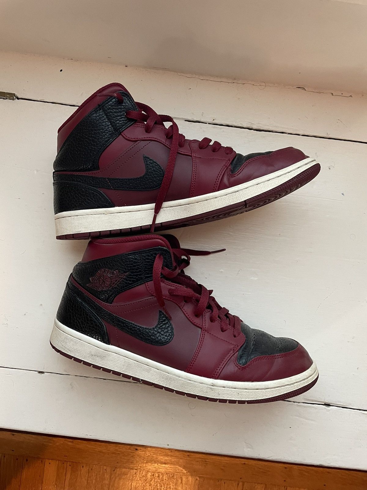 Jordan 1 mid reverse banned store