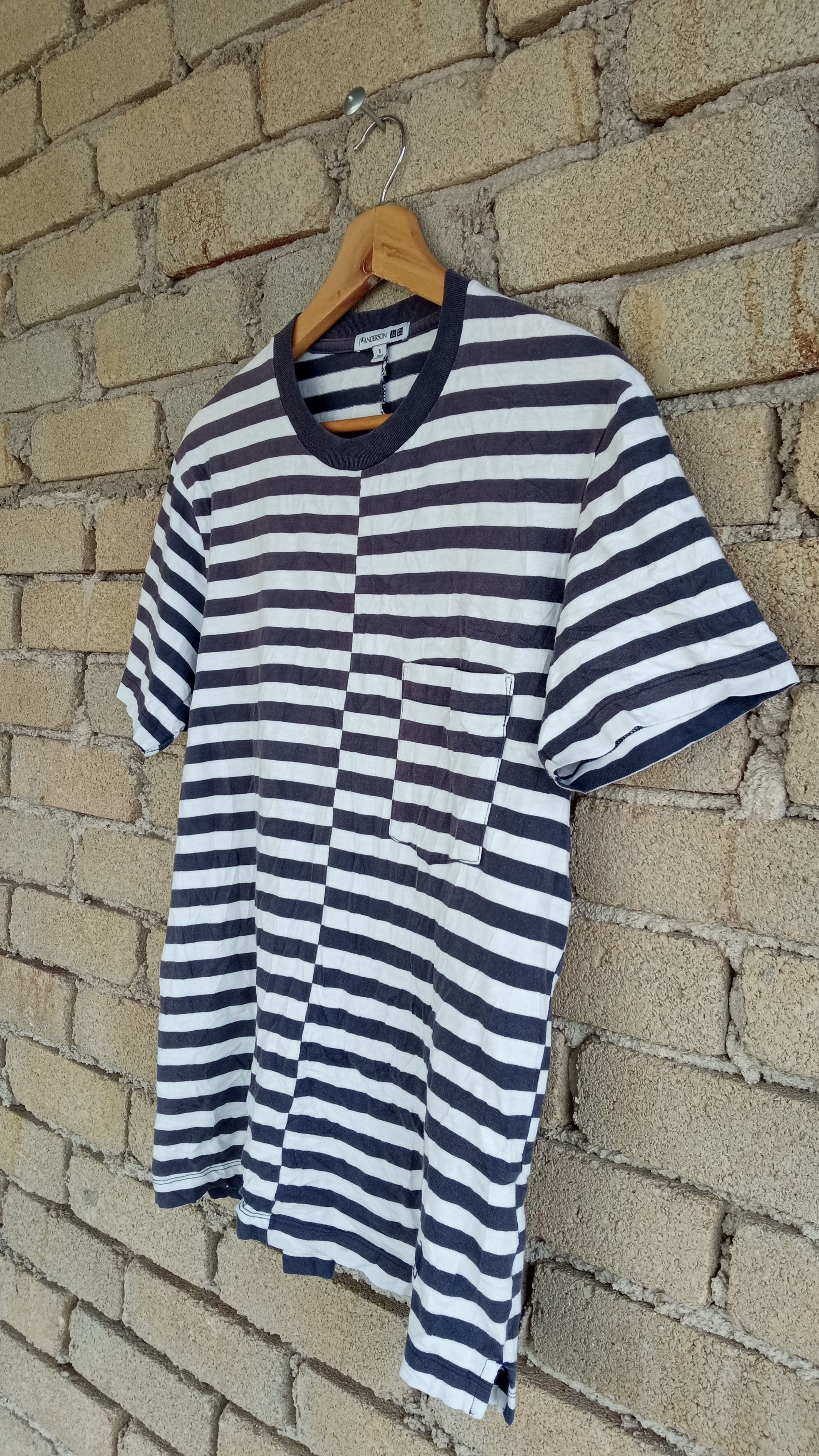 JW Anderson × Japanese Brand × Uniqlo 🔥🔥UT x J.W.Anderson Striped T-Shirt Size US S / EU 44-46 / 1 - 7 Thumbnail
