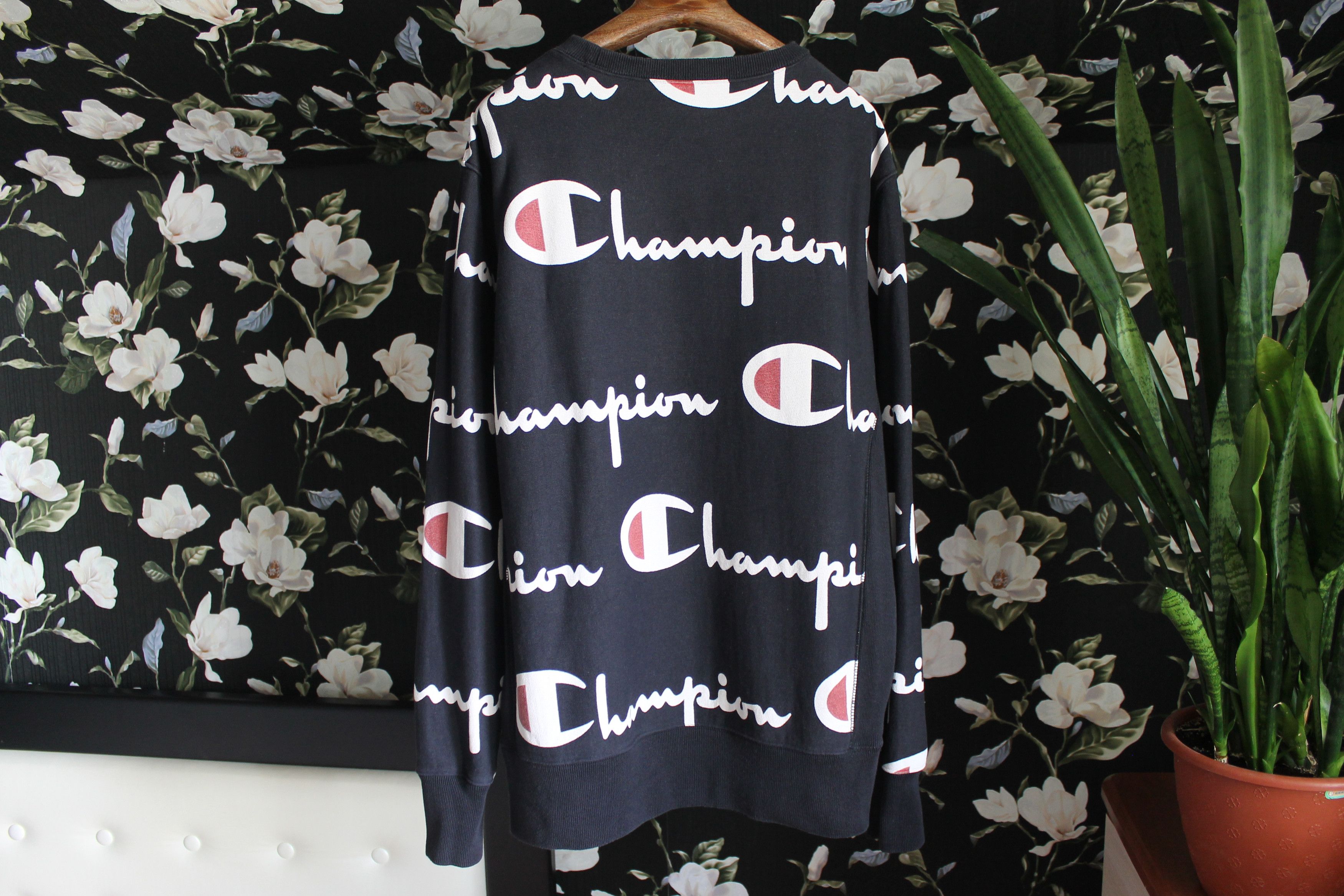 Champion Crewneck Reverse Weave All Over Logo Size US XXL / EU 58 / 5 - 4 Thumbnail