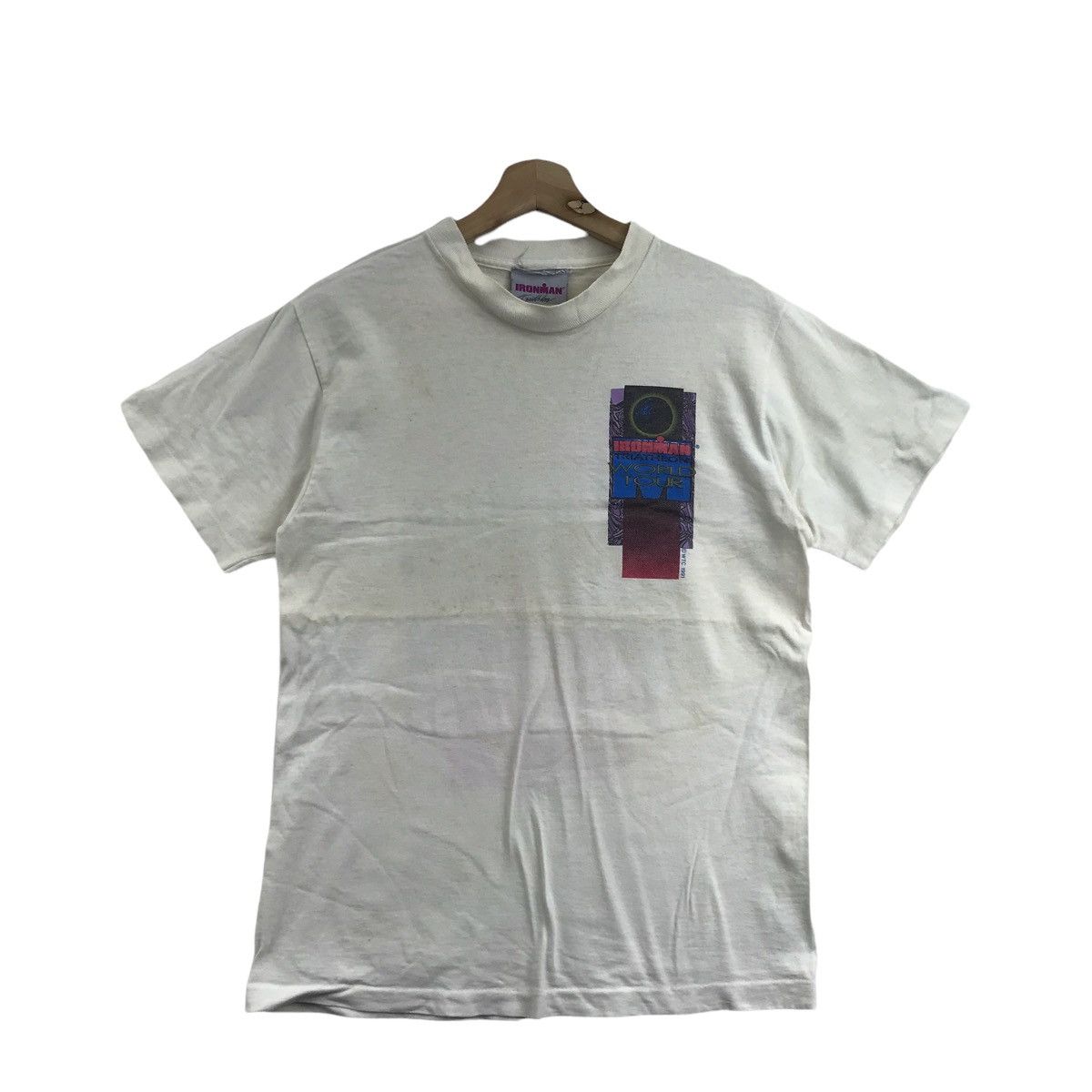 Vintage Vintage IRONMAN TRIAHTLON World Tour Sport White T Shirt Size US M / EU 48-50 / 2 - 3 Thumbnail