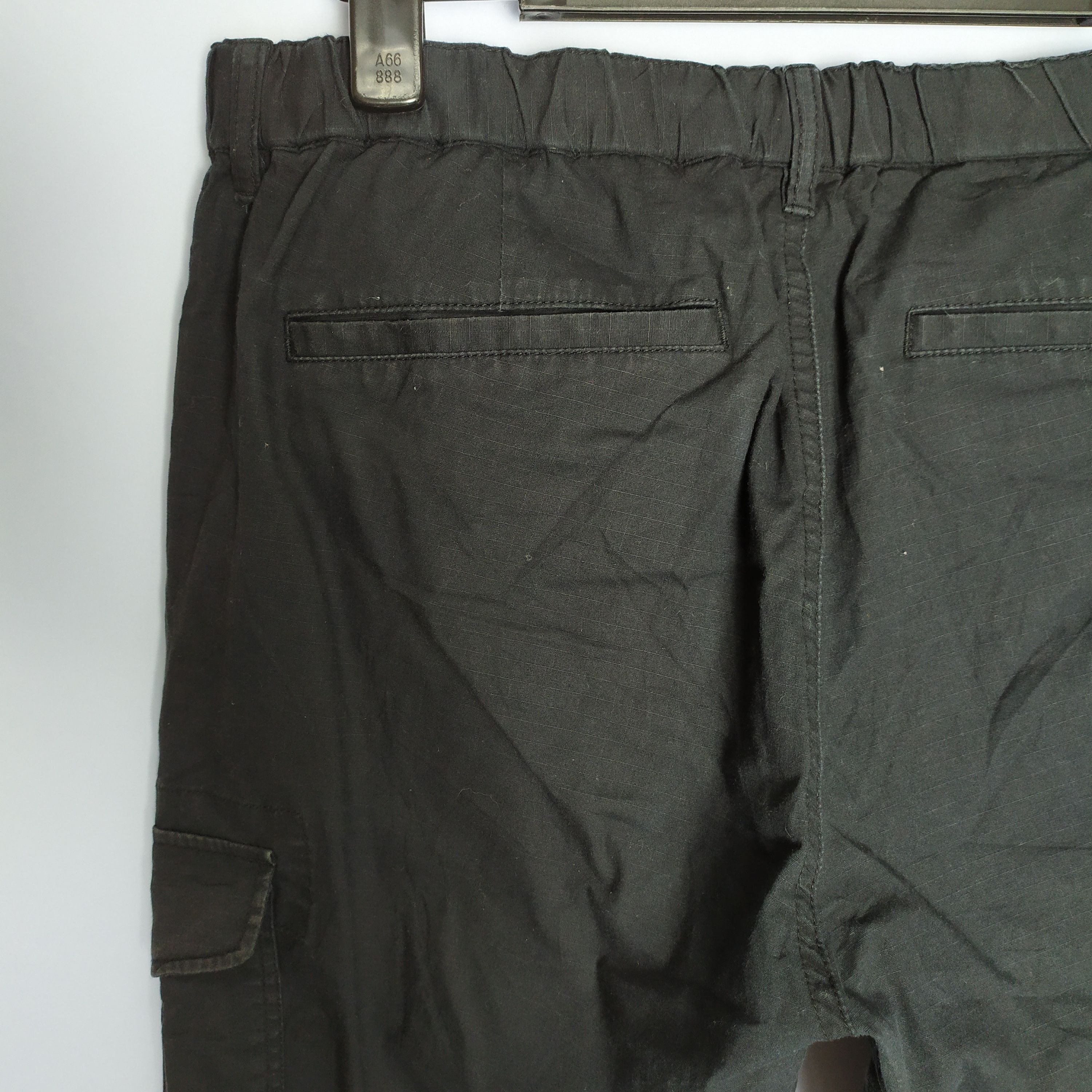 Japanese Brand UNIQLO SWEATPANTS CARGO PANTS / TACTICAL PANTS Size US 29 - 11 Thumbnail