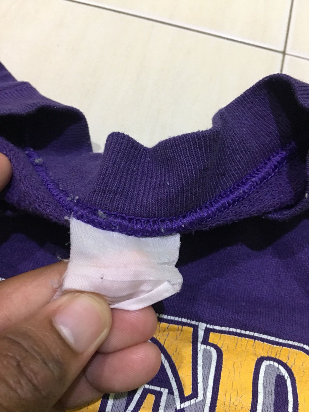 NBA × Vintage Vintage 90s Los Angeles Lakers Basketball 1993 Sweatshirt Size US L / EU 52-54 / 3 - 6 Thumbnail