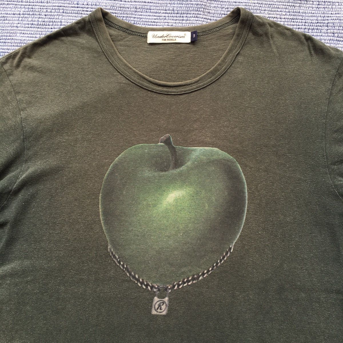 Undercover rebel apple tee Size US L / EU 52-54 / 3 - 4 Thumbnail