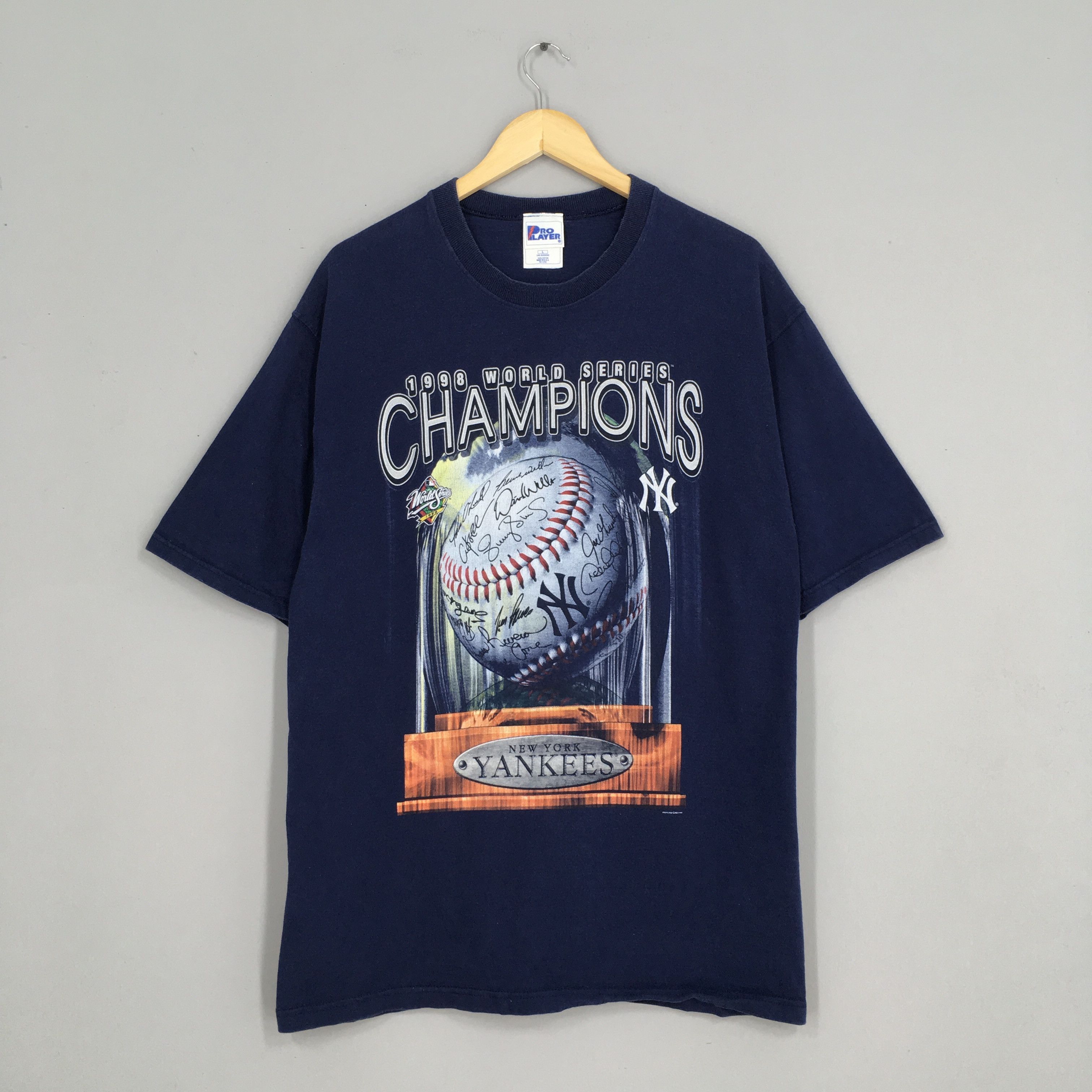 image of Mlb x New York Yankees Vintage 90's Baseball Team New York Ny Yankees Tshirt Large in Blue, Men's