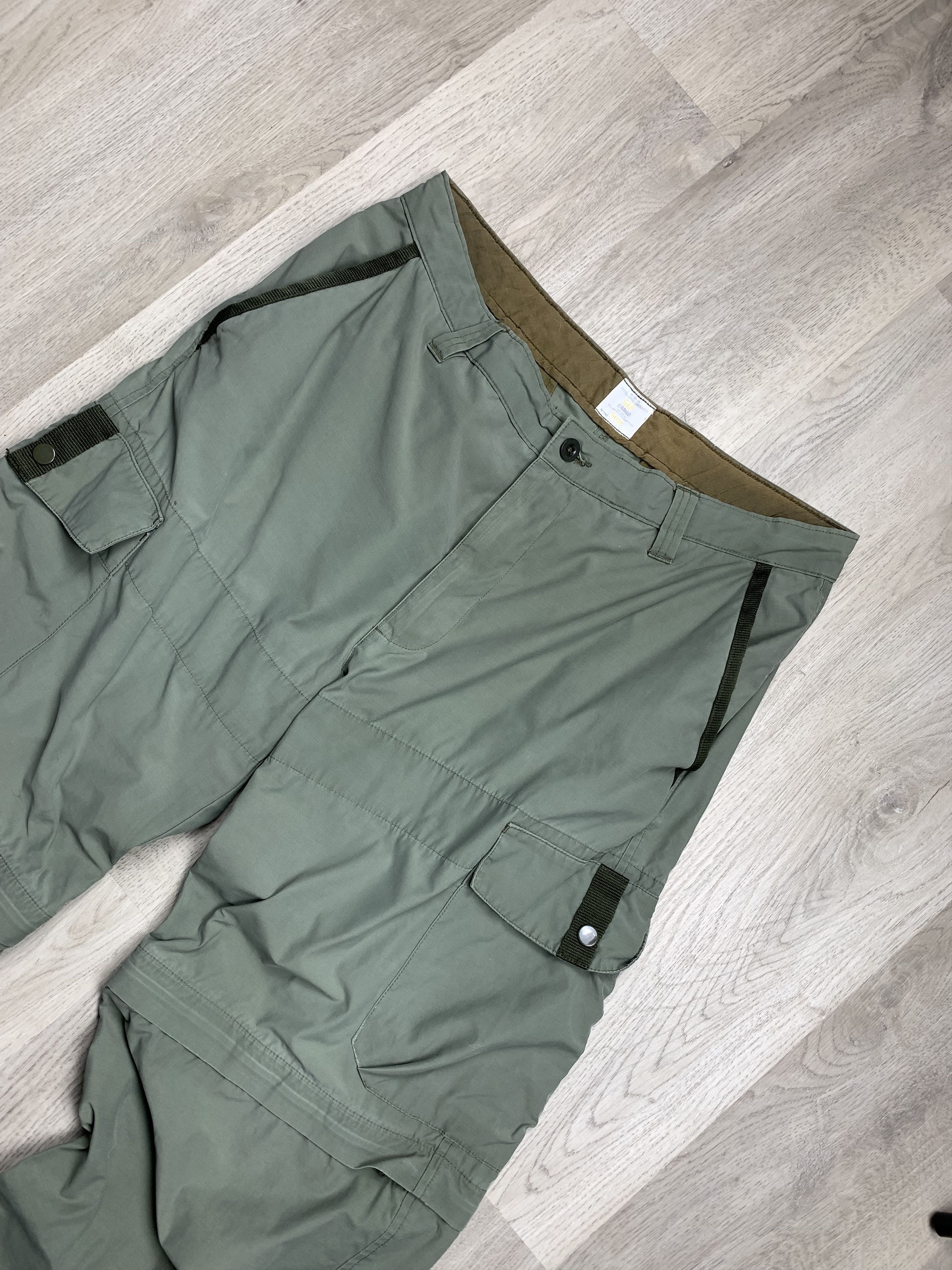 20471120 Gap Cargo Transformer Pants Shorts Military Size US 34 / EU 50 - 2 Thumbnail