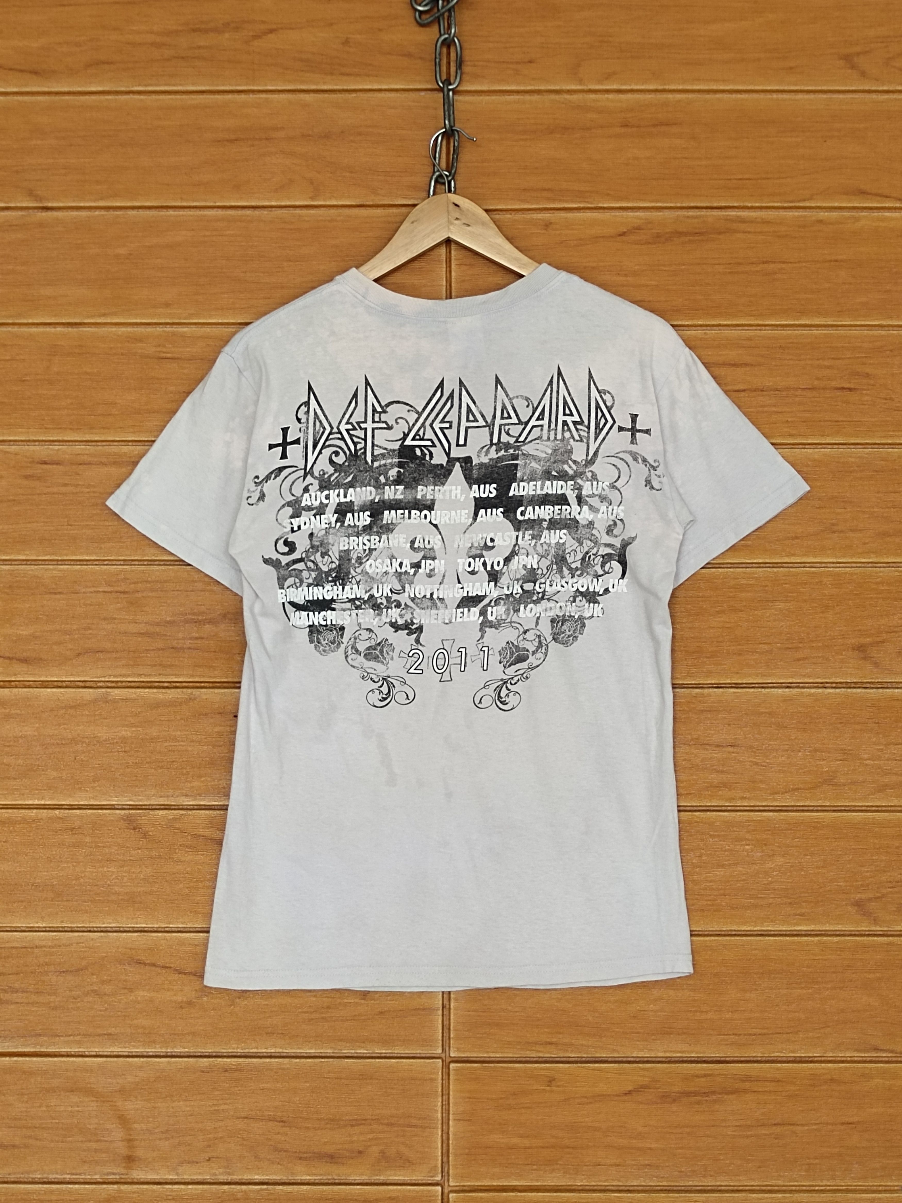 Band Tees Def Leppard Tour 2011 Band T-Shirt Size US S / EU 44-46 / 1 - 5 Thumbnail