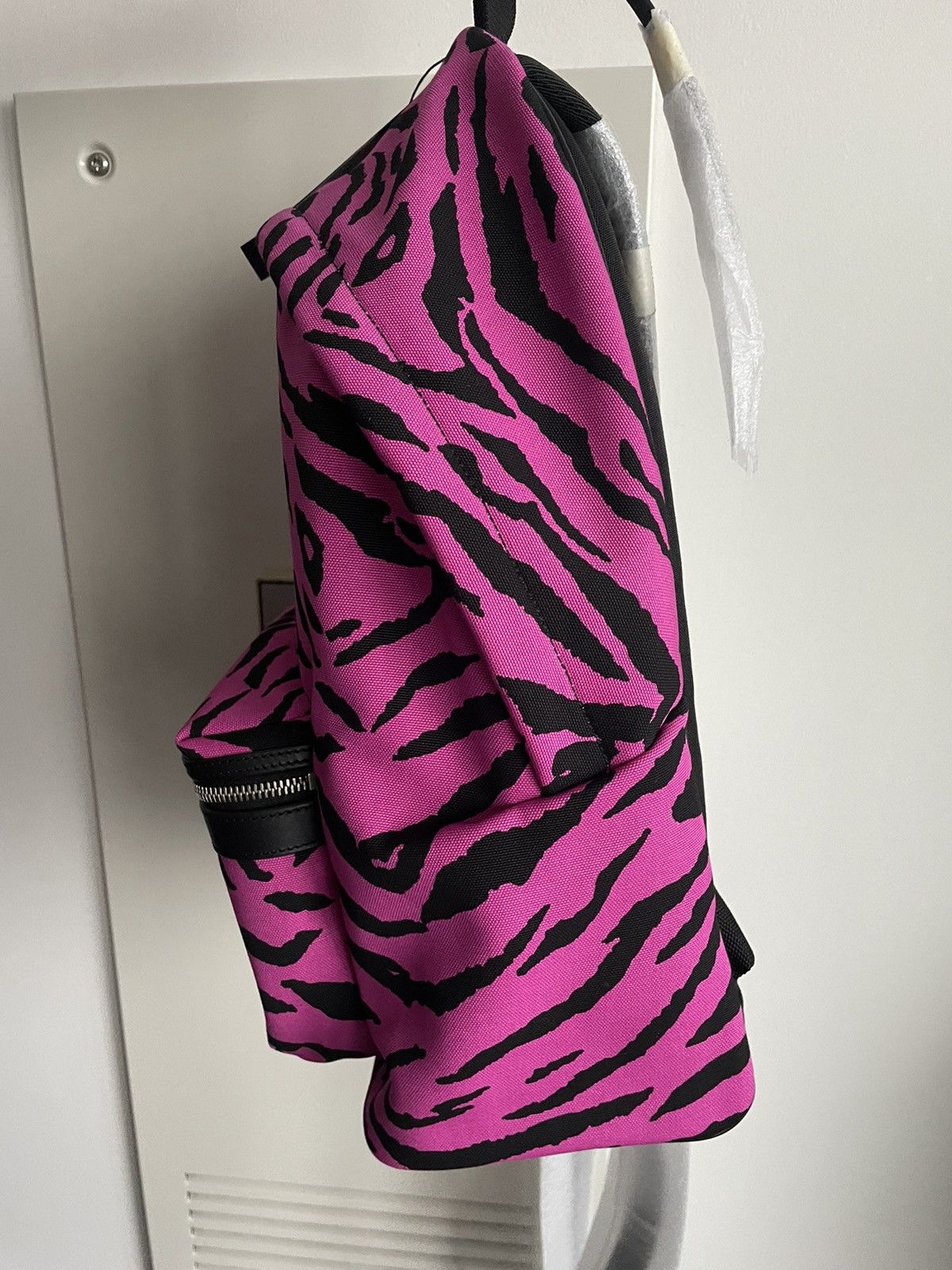 Hedi Slimane × Saint Laurent Paris × Yves Saint Laurent Brand NEW Sold Out Super Runway Iconic Tiger Print Backpack Size ONE SIZE - 19 Thumbnail