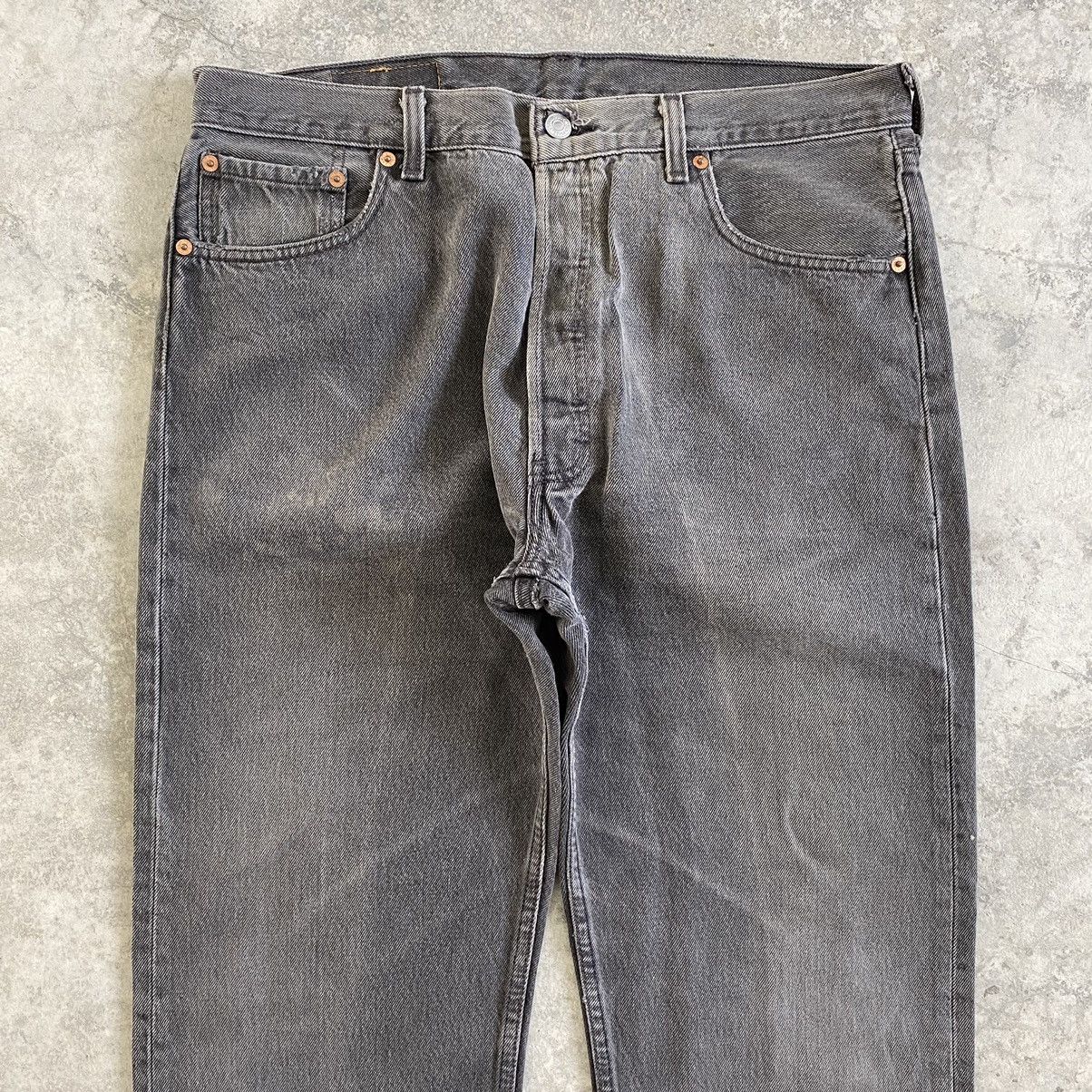 Levi's Vintage 1996 Levis 501 Sun Faded Black Denim Jeans Size US 35 - 2 Thumbnail