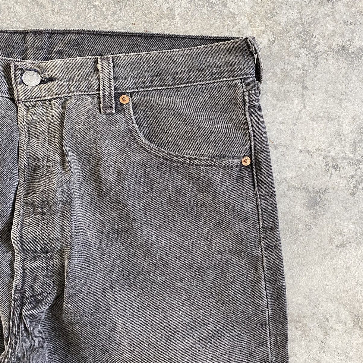 Levi's Vintage 1996 Levis 501 Sun Faded Black Denim Jeans Size US 35 - 7 Thumbnail