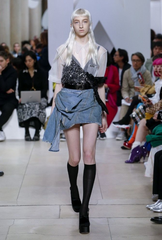 Miu Miu Miu Miu Denim Bow Mini Skirt (0732) Size 26" / US 2 / IT 38 - 21 Thumbnail