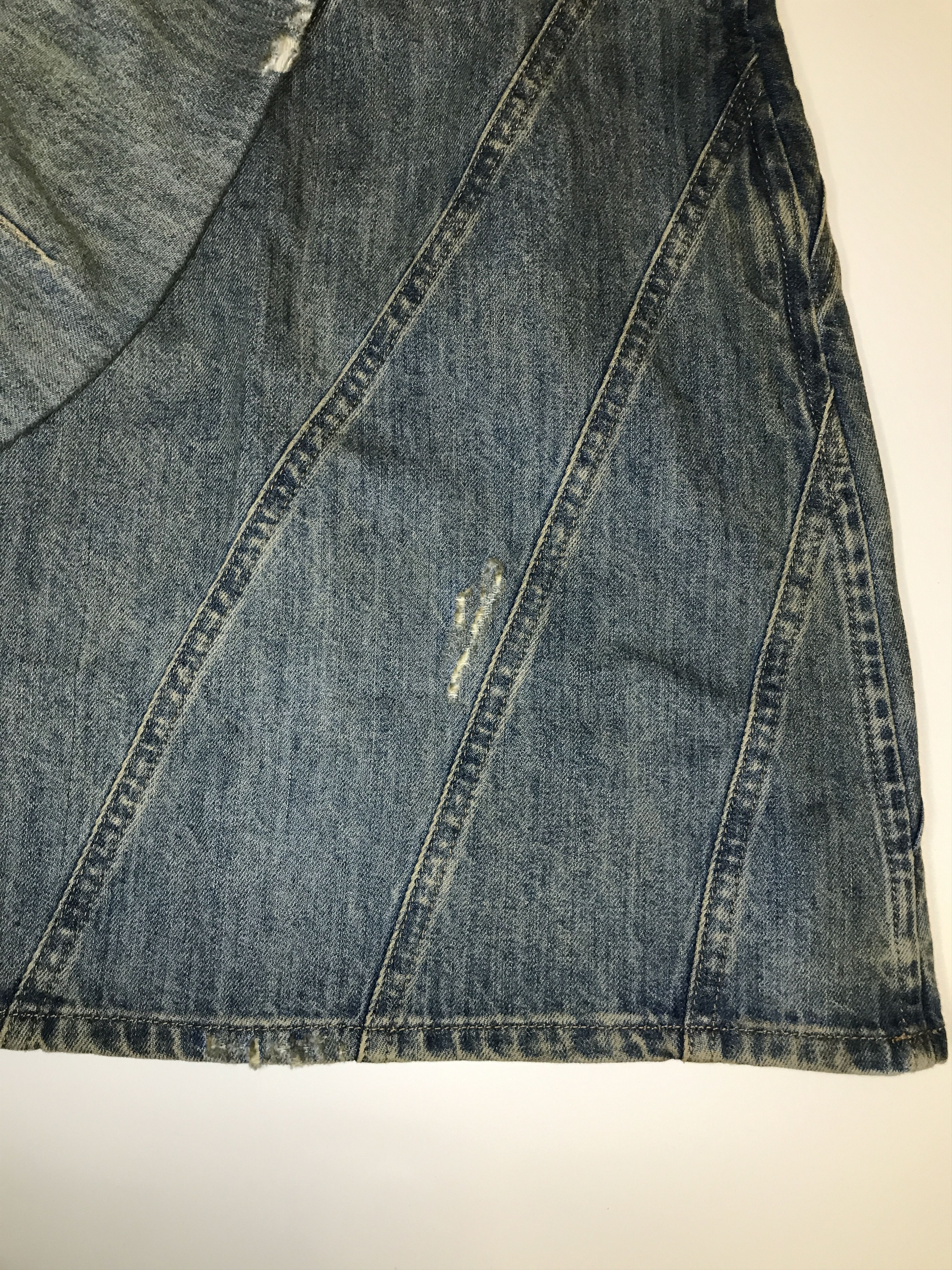 Miu Miu Miu Miu Denim Bow Mini Skirt (0732) Size 26" / US 2 / IT 38 - 2 Thumbnail