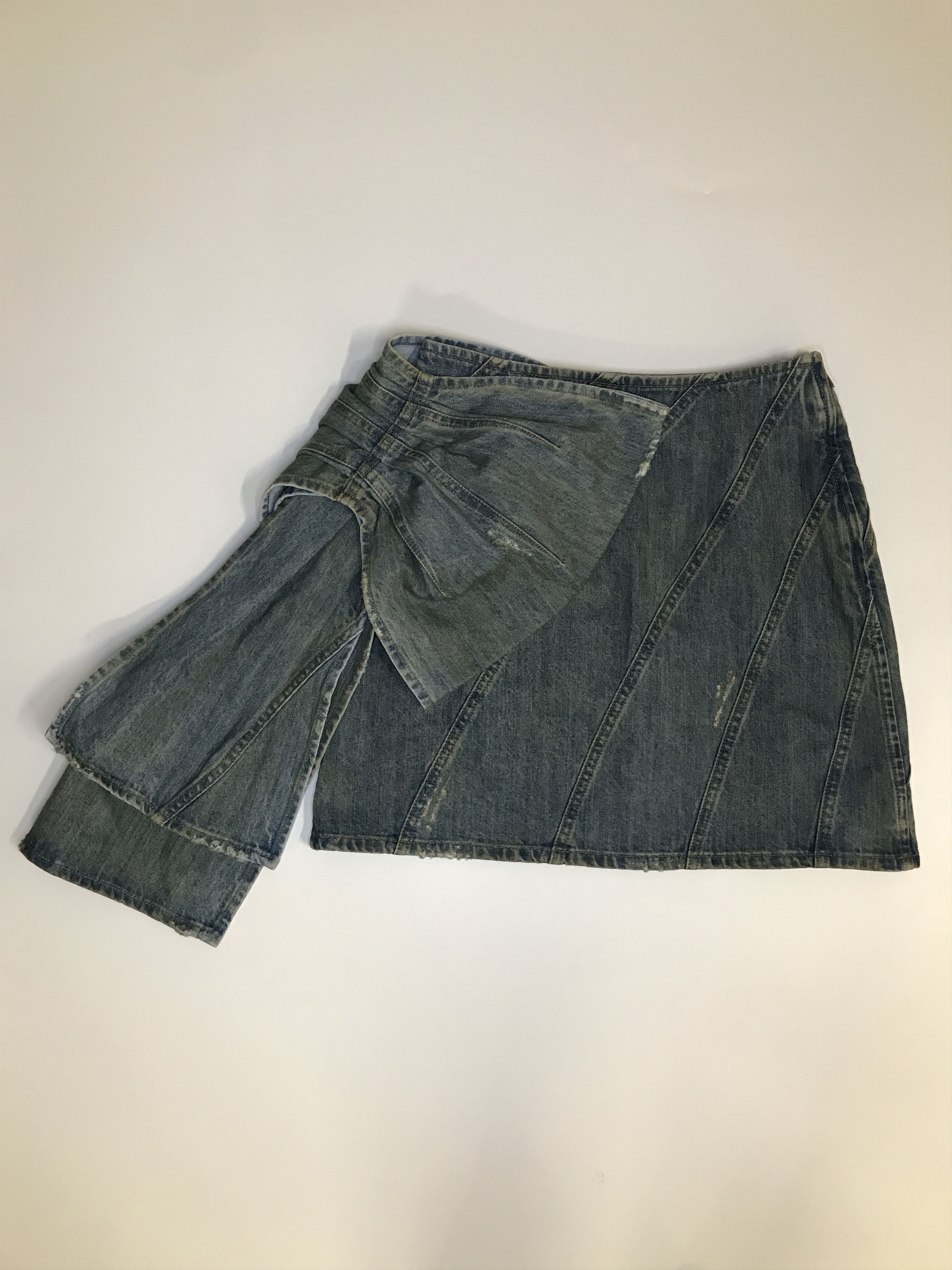 Miu Miu Miu Miu Denim Bow Mini Skirt (0732) Size 26" / US 2 / IT 38 - 1 Thumbnail
