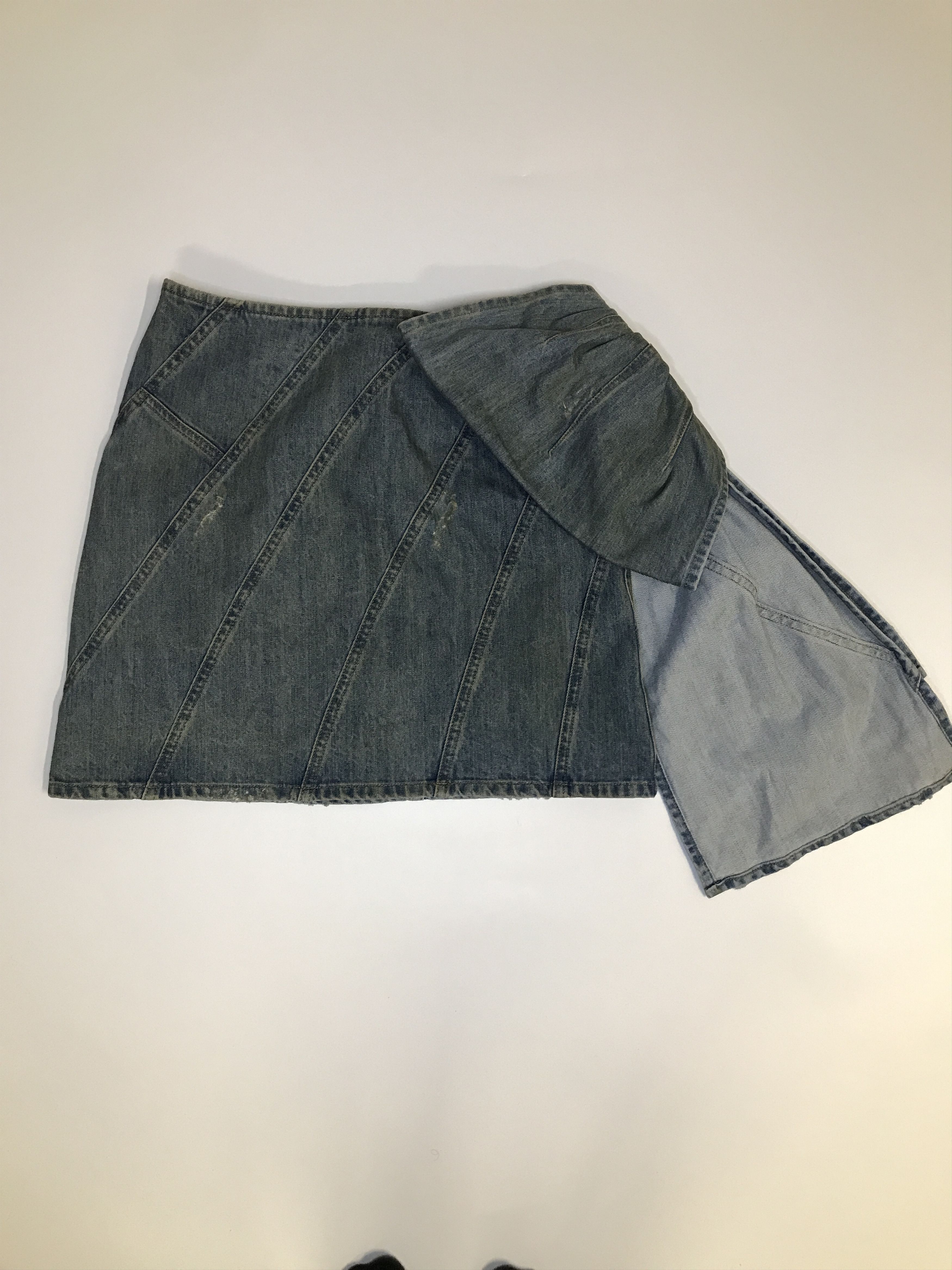 Miu Miu Miu Miu Denim Bow Mini Skirt (0732) Size 26" / US 2 / IT 38 - 4 Thumbnail