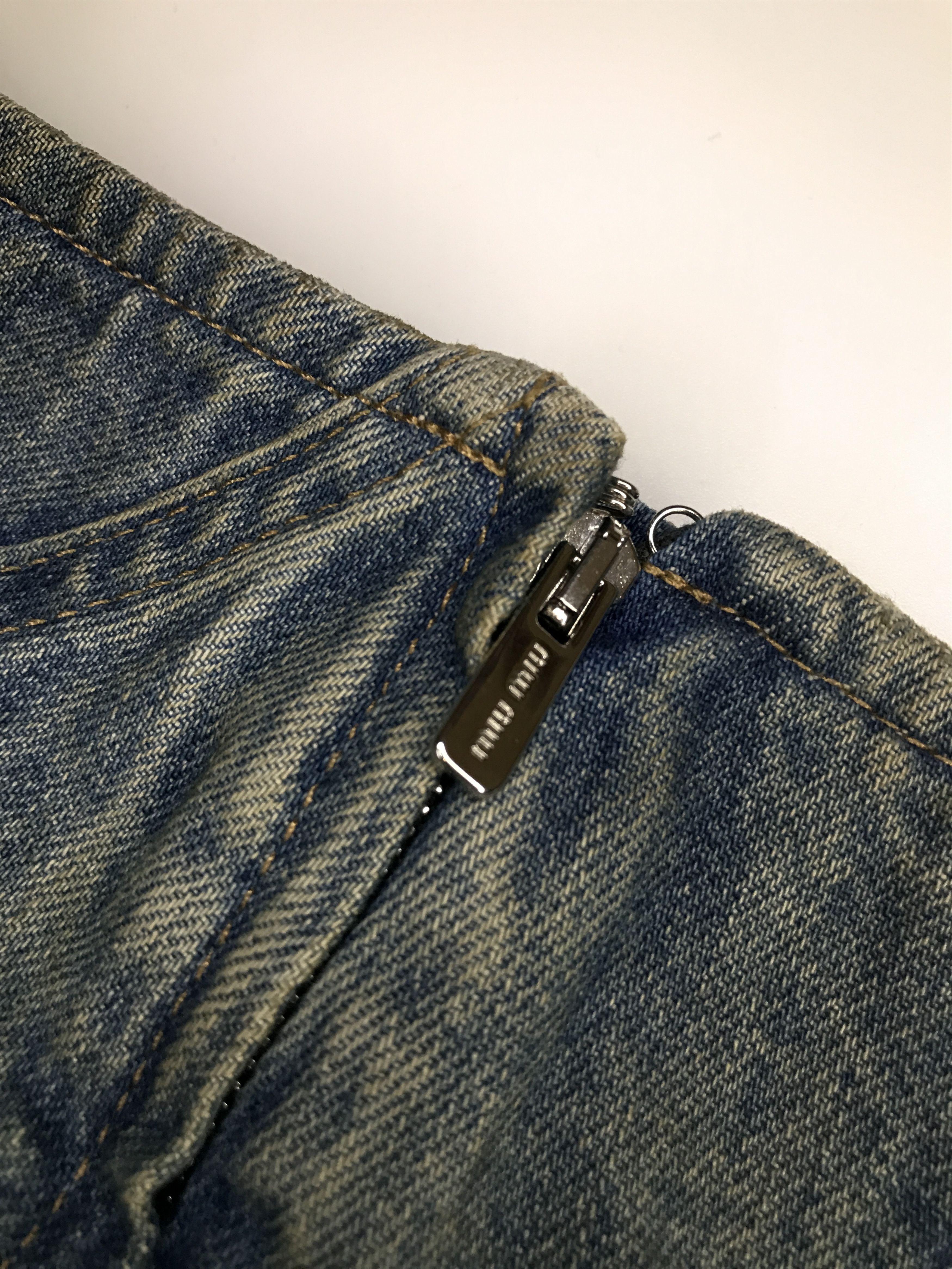 Miu Miu Miu Miu Denim Bow Mini Skirt (0732) Size 26" / US 2 / IT 38 - 11 Thumbnail