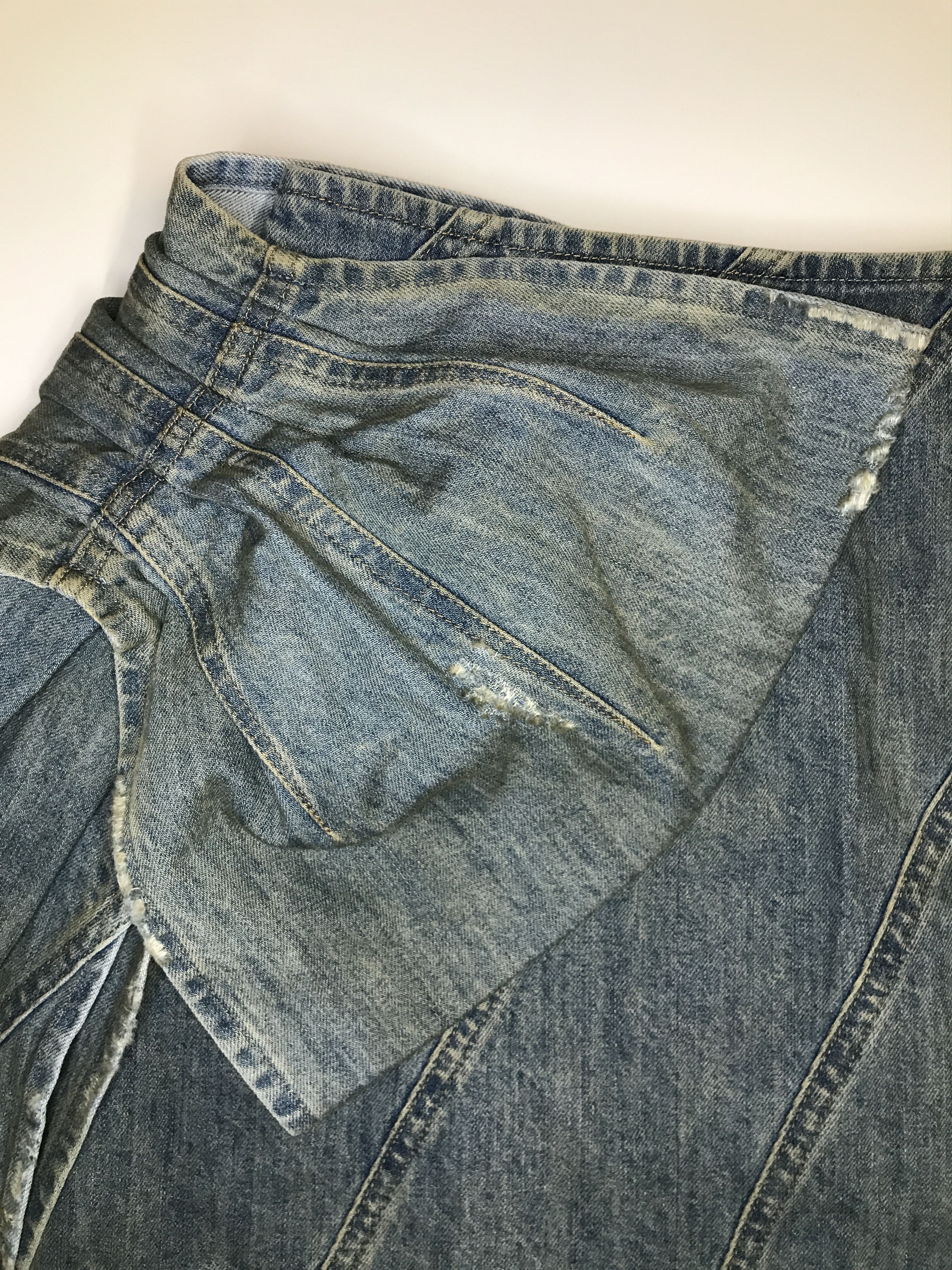 Miu Miu Miu Miu Denim Bow Mini Skirt (0732) Size 26" / US 2 / IT 38 - 3 Thumbnail