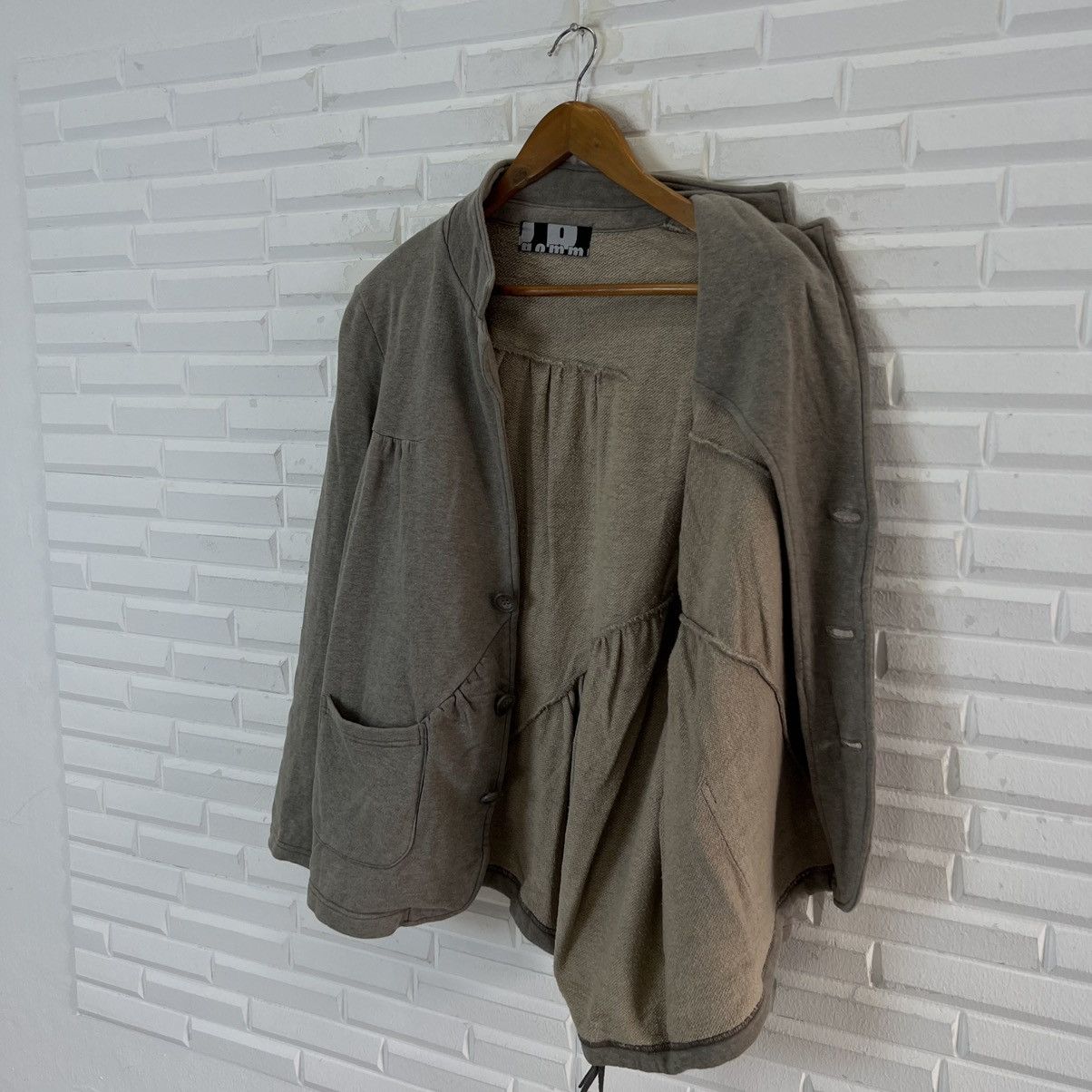 gomme RARE ASYMMETRIC DESIGN BUTTON GOMME HOMME MADE IN JAPAN Size US M / EU 48-50 / 2 - 11 Thumbnail