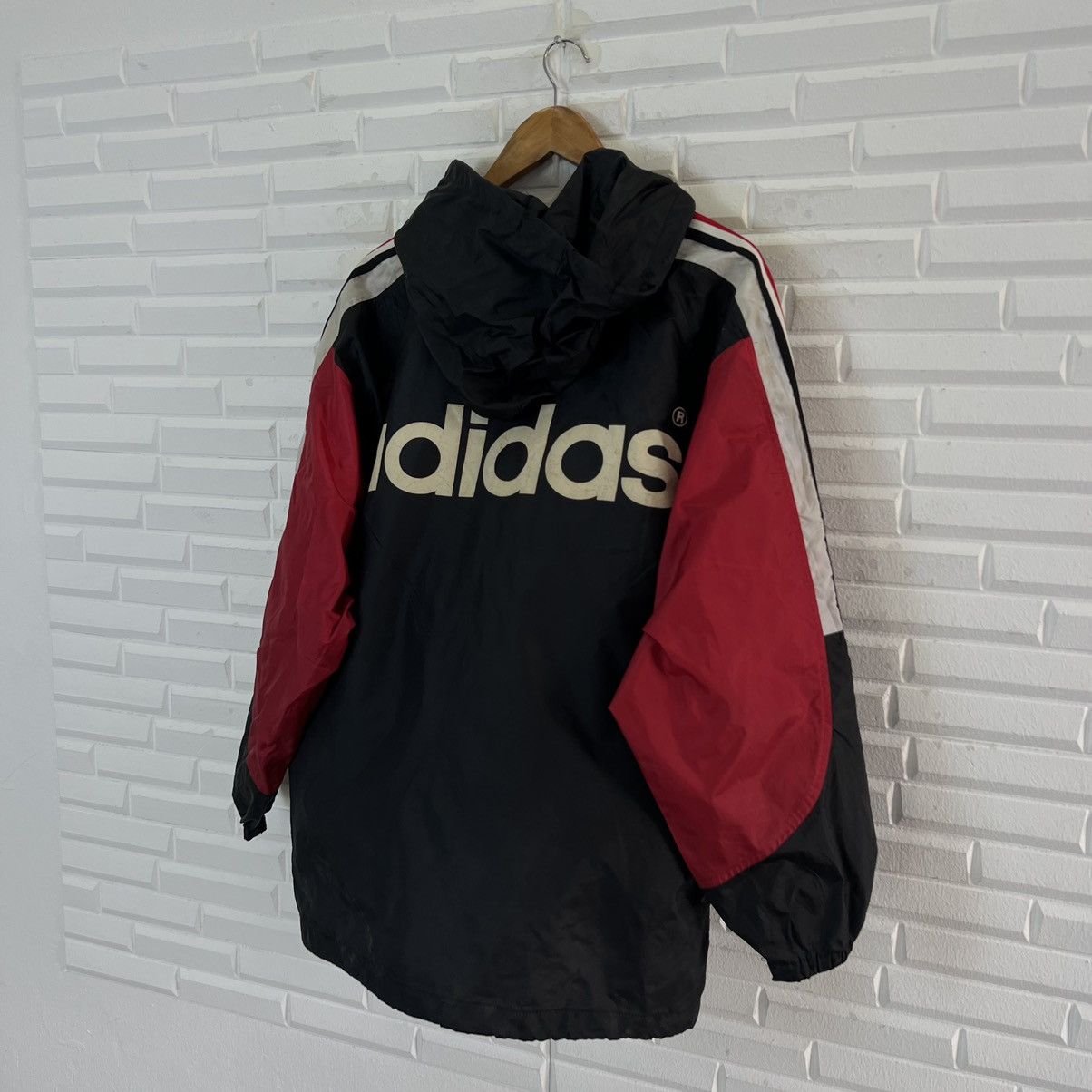 Adidas VINTAGE ADIDAS BIG LOGO COACH JACKET BY DESCENTE Size US L / EU 52-54 / 3 - 6 Thumbnail