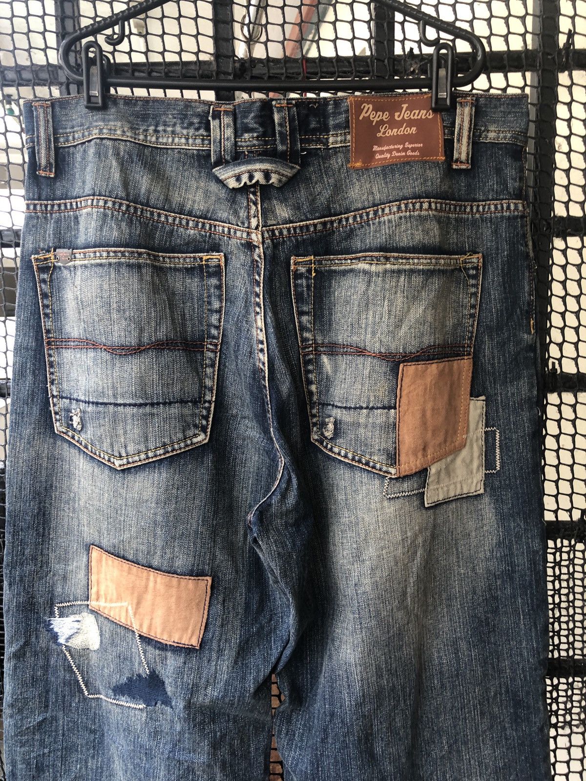 Pepe Jeans PEPE JEANS LONDON PATCHED BORO BAGGY DENIM JEANS Size US 36 / EU 52 - 9 Thumbnail