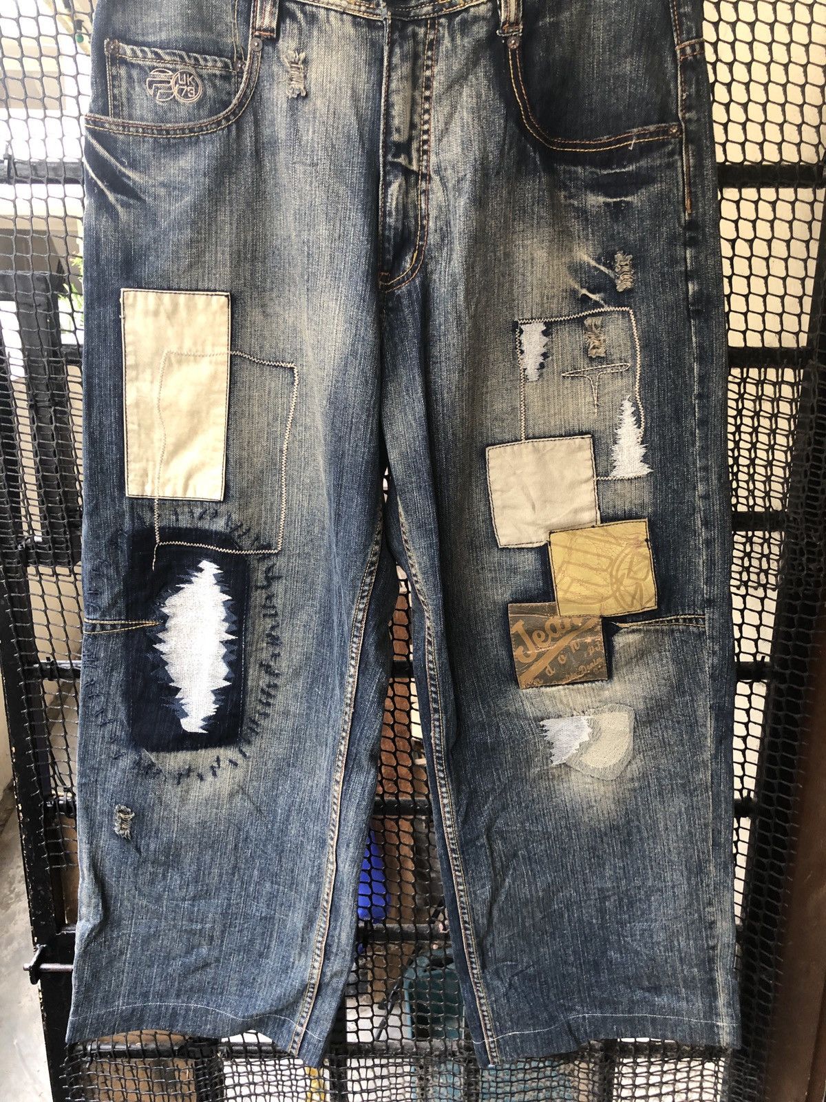 Pepe Jeans PEPE JEANS LONDON PATCHED BORO BAGGY DENIM JEANS Size US 36 / EU 52 - 2 Thumbnail