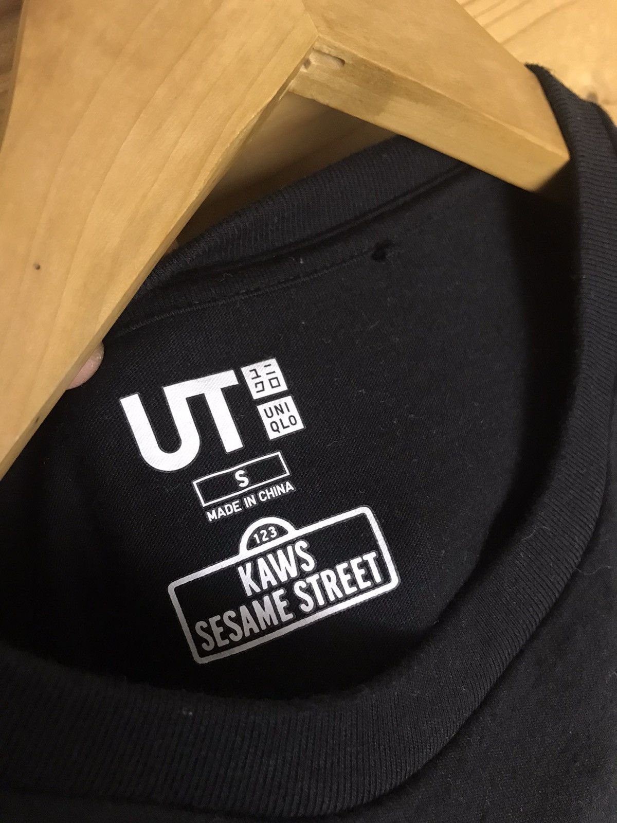 Kaws × Uniqlo Uniqlo X Kaws Sesame Street t-shirt Size US S / EU 44-46 / 1 - 5 Thumbnail