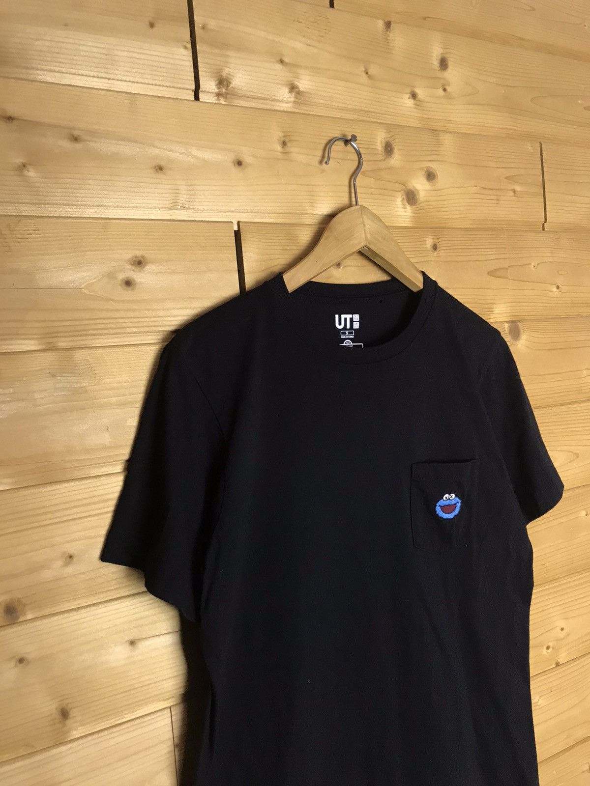 Kaws × Uniqlo Uniqlo X Kaws Sesame Street t-shirt Size US S / EU 44-46 / 1 - 1 Thumbnail