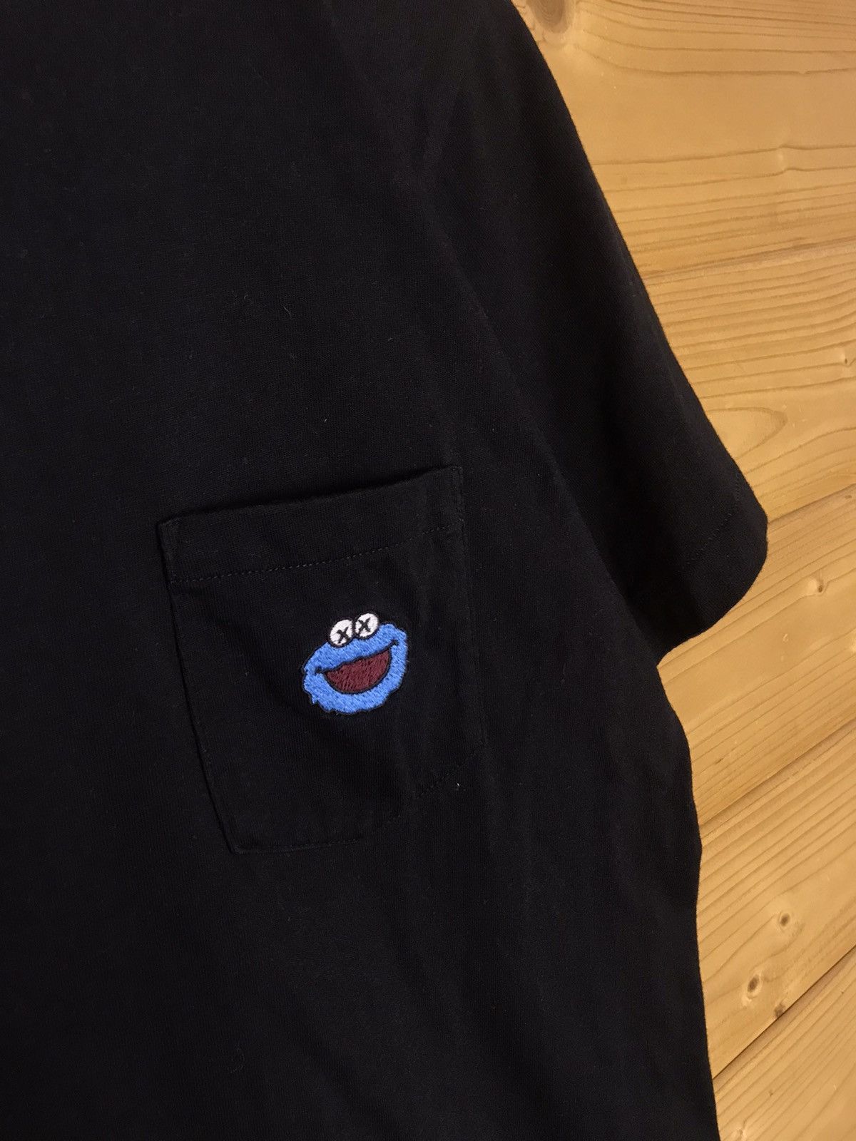 Kaws × Uniqlo Uniqlo X Kaws Sesame Street t-shirt Size US S / EU 44-46 / 1 - 3 Thumbnail