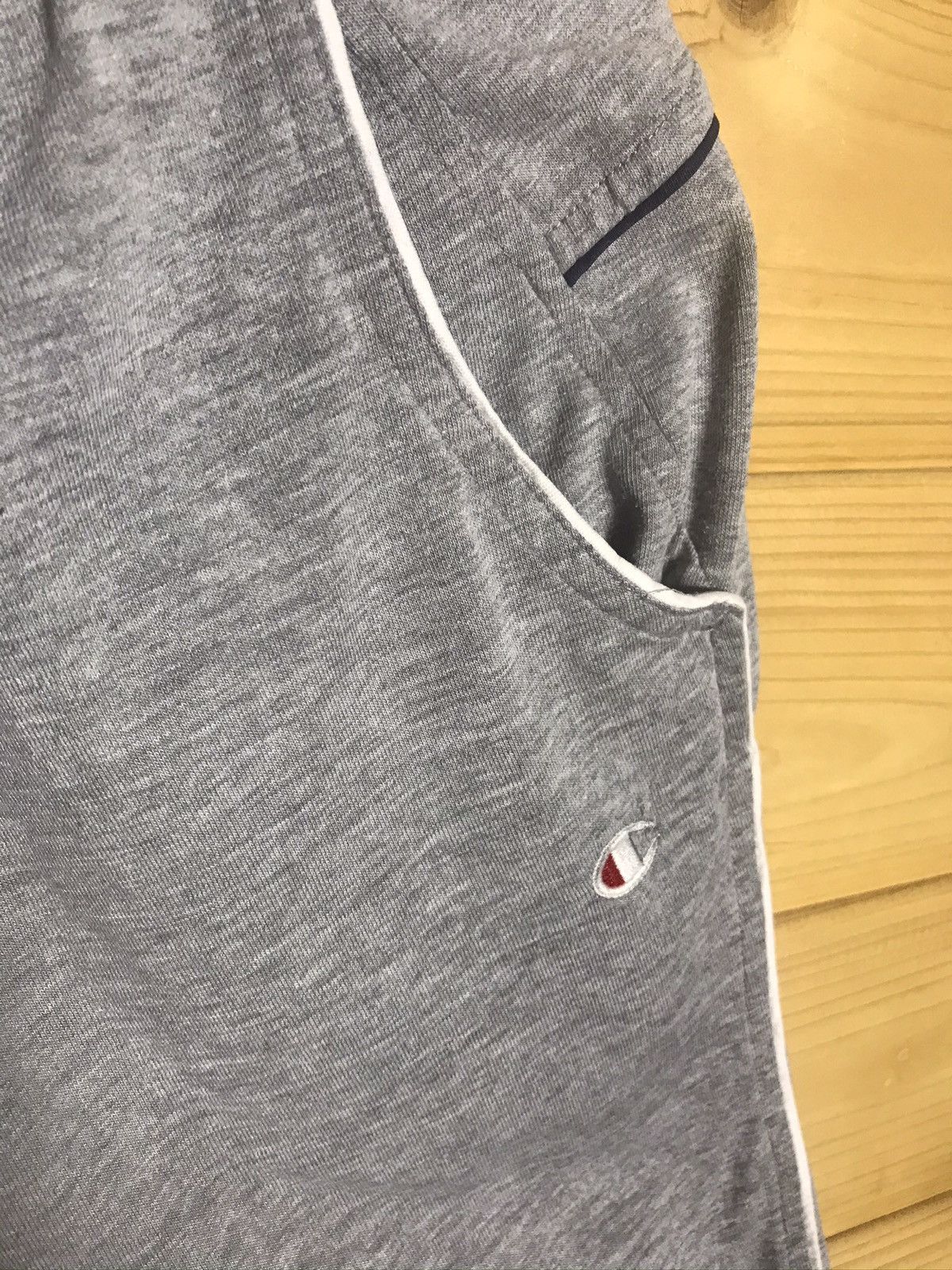 Champion Vintage Champion shorts Size US 32 / EU 48 - 2 Thumbnail