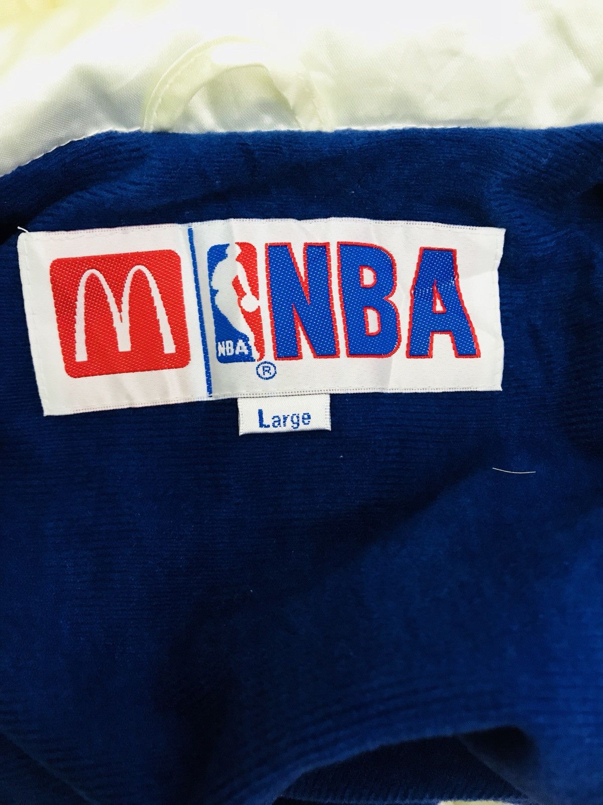 NBA × Vintage Vintage NBA Big Logo Hooded Windbreaker Jackets Size US L / EU 52-54 / 3 - 10 Thumbnail