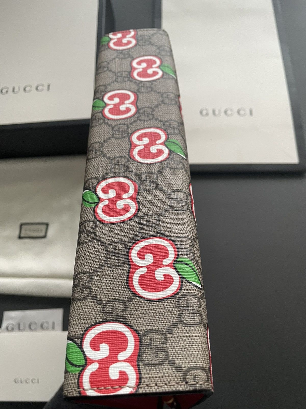 Gucci Super Runway Gucci Limited Edition Logo Pouch Clutch Bag Size ONE SIZE - 10 Thumbnail
