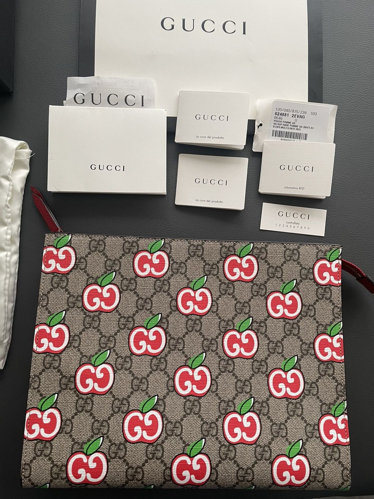 Gucci Super Runway Gucci Limited Edition Logo Pouch Clutch Bag Size ONE SIZE - 14 Thumbnail