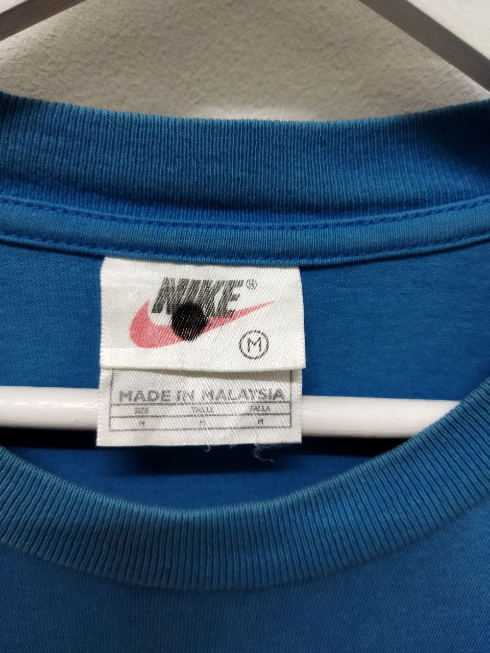 Nike Vintage NIKE Big Swoosh Tshirt Size US M / EU 48-50 / 2 - 2 Thumbnail