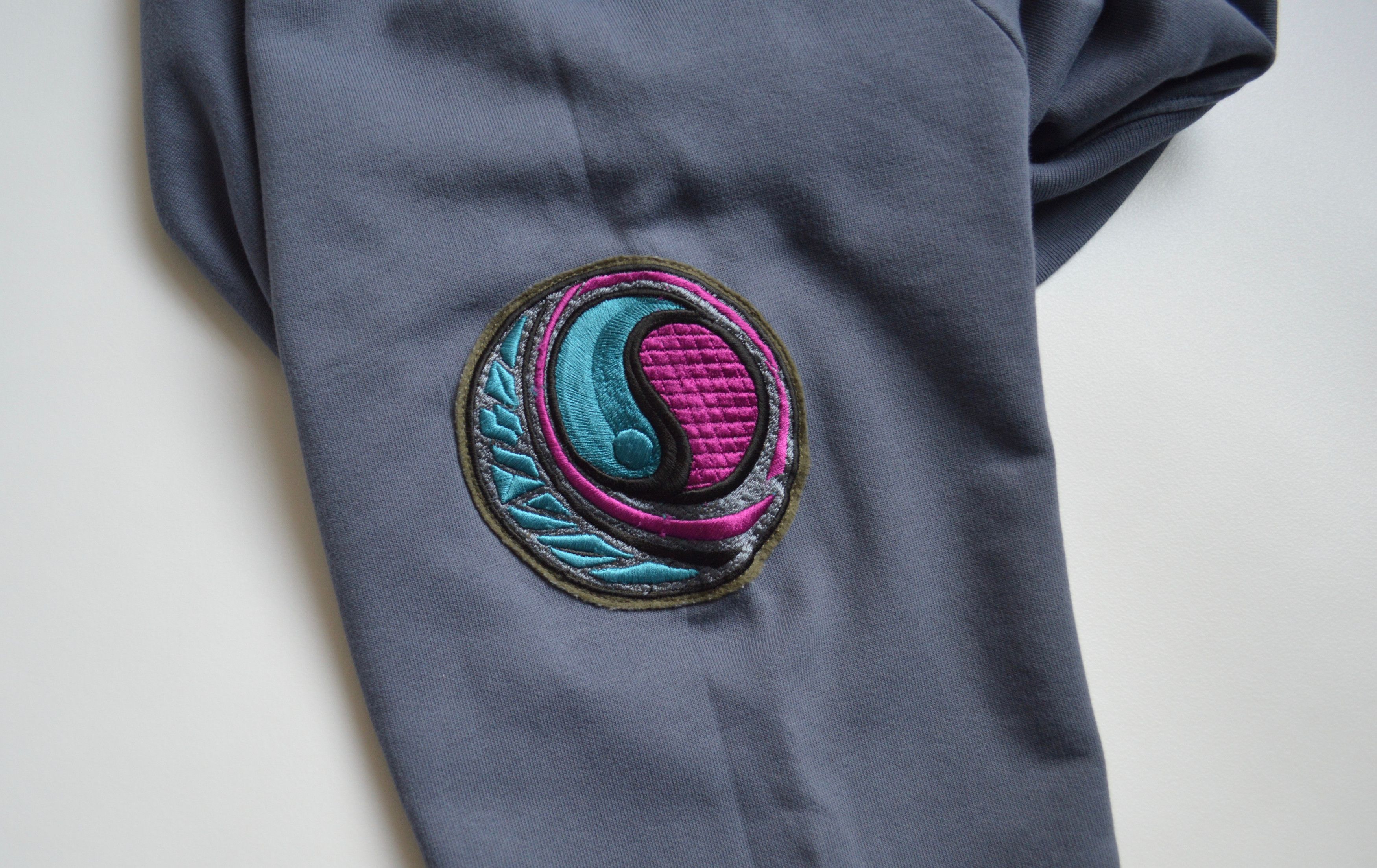 Dries Van Noten A/W 16 Psychedelic Yin Yang Patch Sweatshirt Size US M / EU 48-50 / 2 - 5 Thumbnail