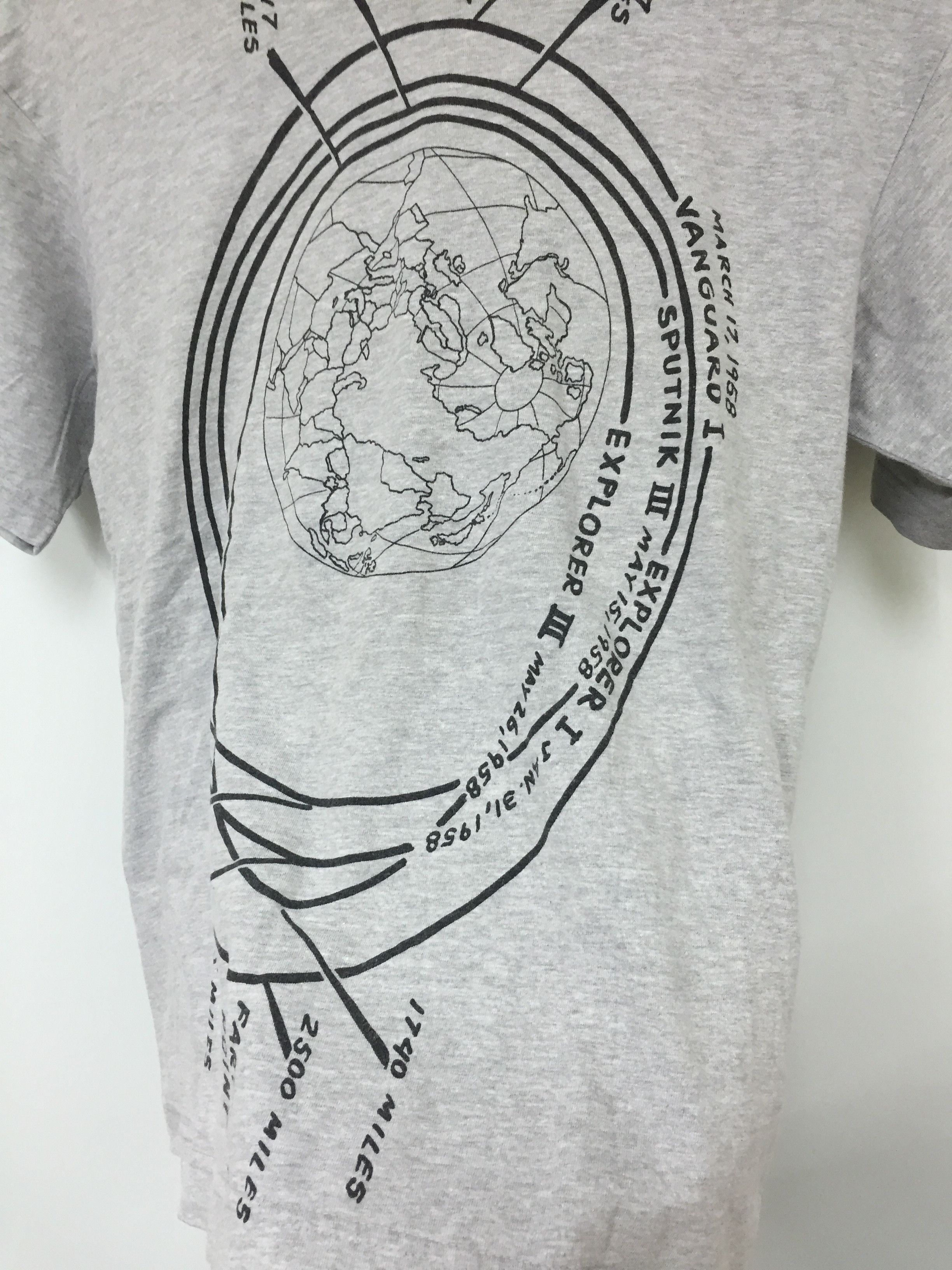 Comme des Garcons × Comme des Garcons Homme Plus AD05 1958 Explorer III Satellite’s orbital path tee Size US S / EU 44-46 / 1 - 5 Thumbnail