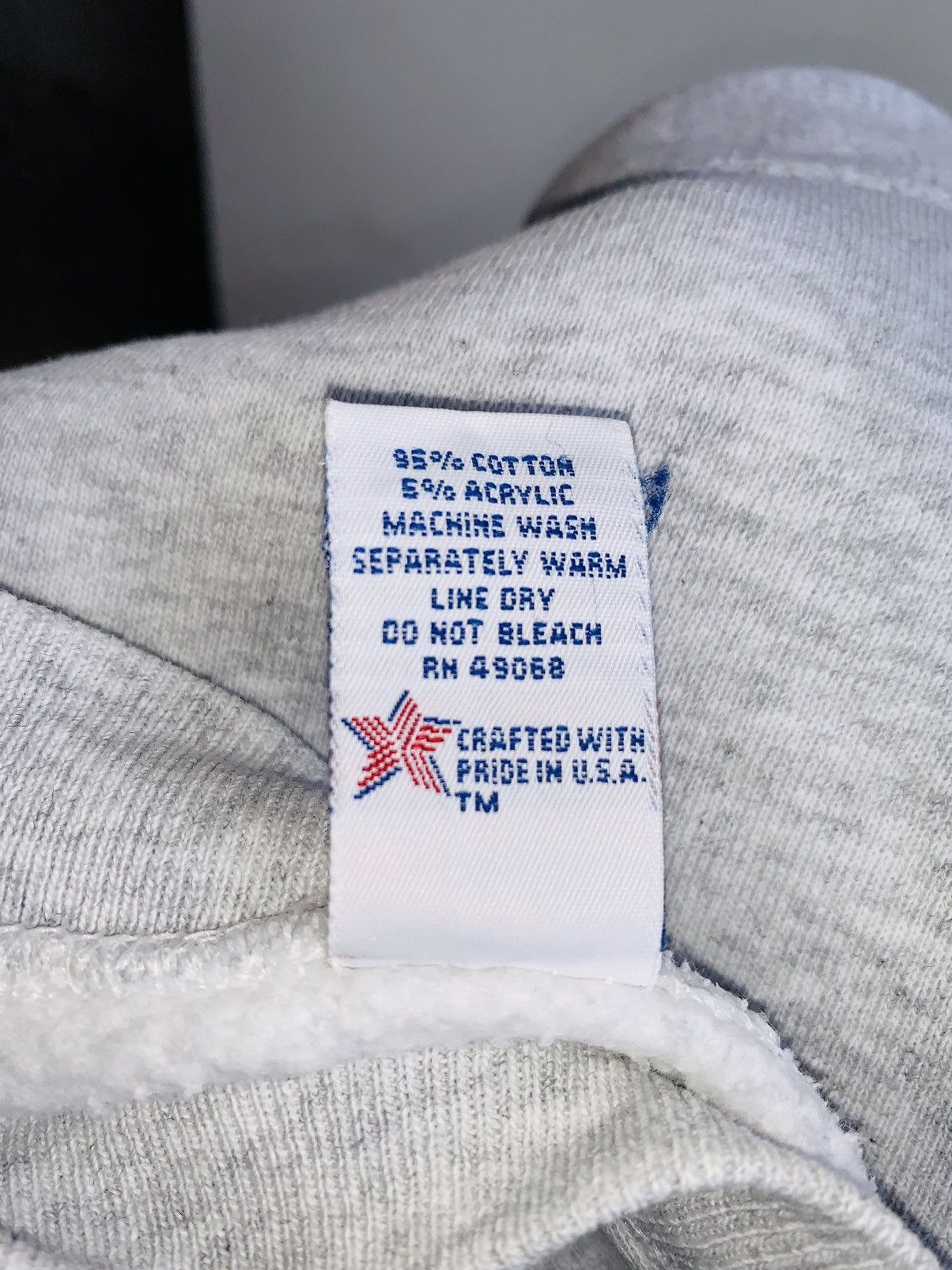 Vintage Vintage 80s Rhode Island Distress Sweatshirt/Size M Size US M / EU 48-50 / 2 - 5 Thumbnail