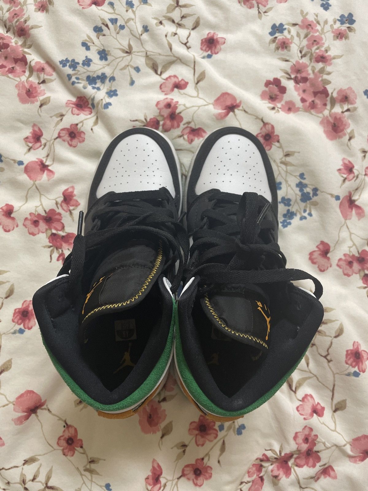 Jordan Brand × Nike Jordan 1 Mid White Laser Orange Lucky Green (GS) Size 5Y Size US 6.5 / EU 39-40 - 2 Thumbnail