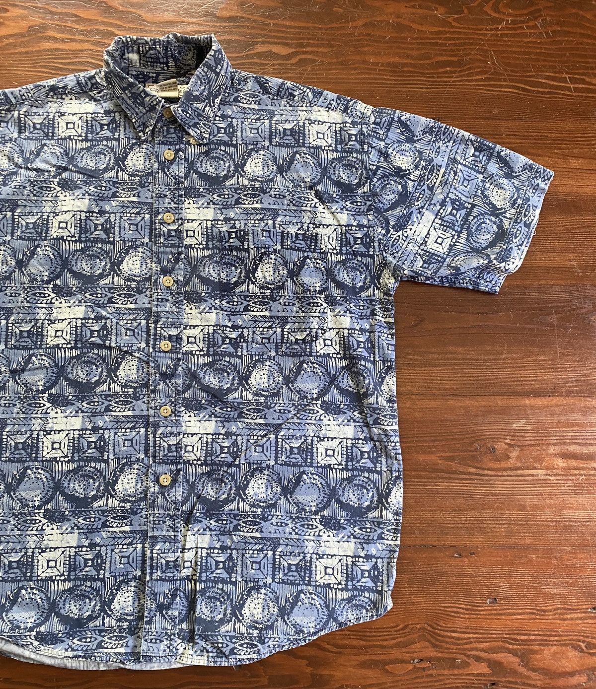 Vintage Vintage 90’s Crossings Sueded Hawaiian Style Button Up Size US M / EU 48-50 / 2 - 1 Thumbnail