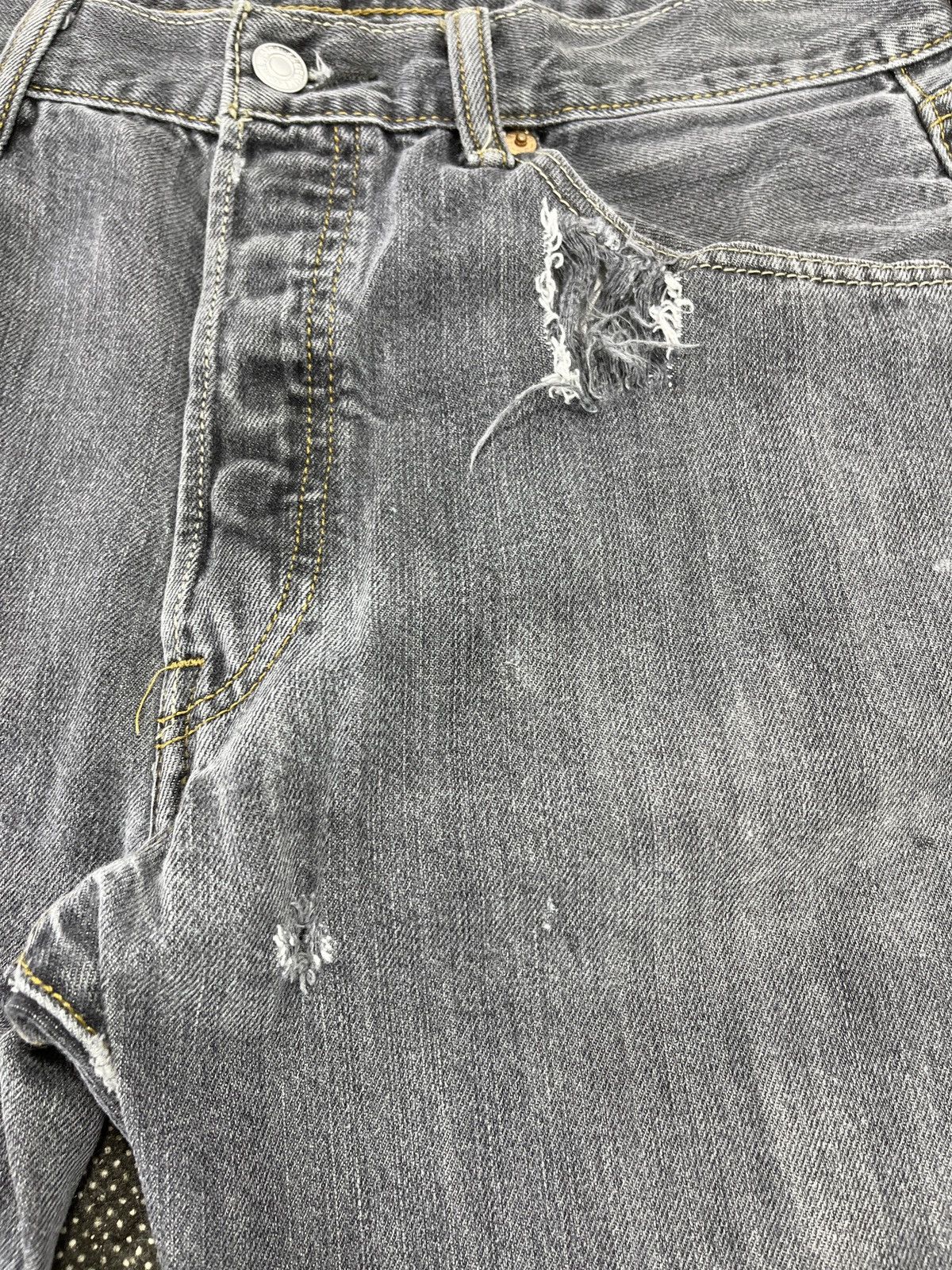 Levi's × Vintage Vintage Levi’s 501 Ripped Jeans - J506 Size US 33 - 5 Thumbnail