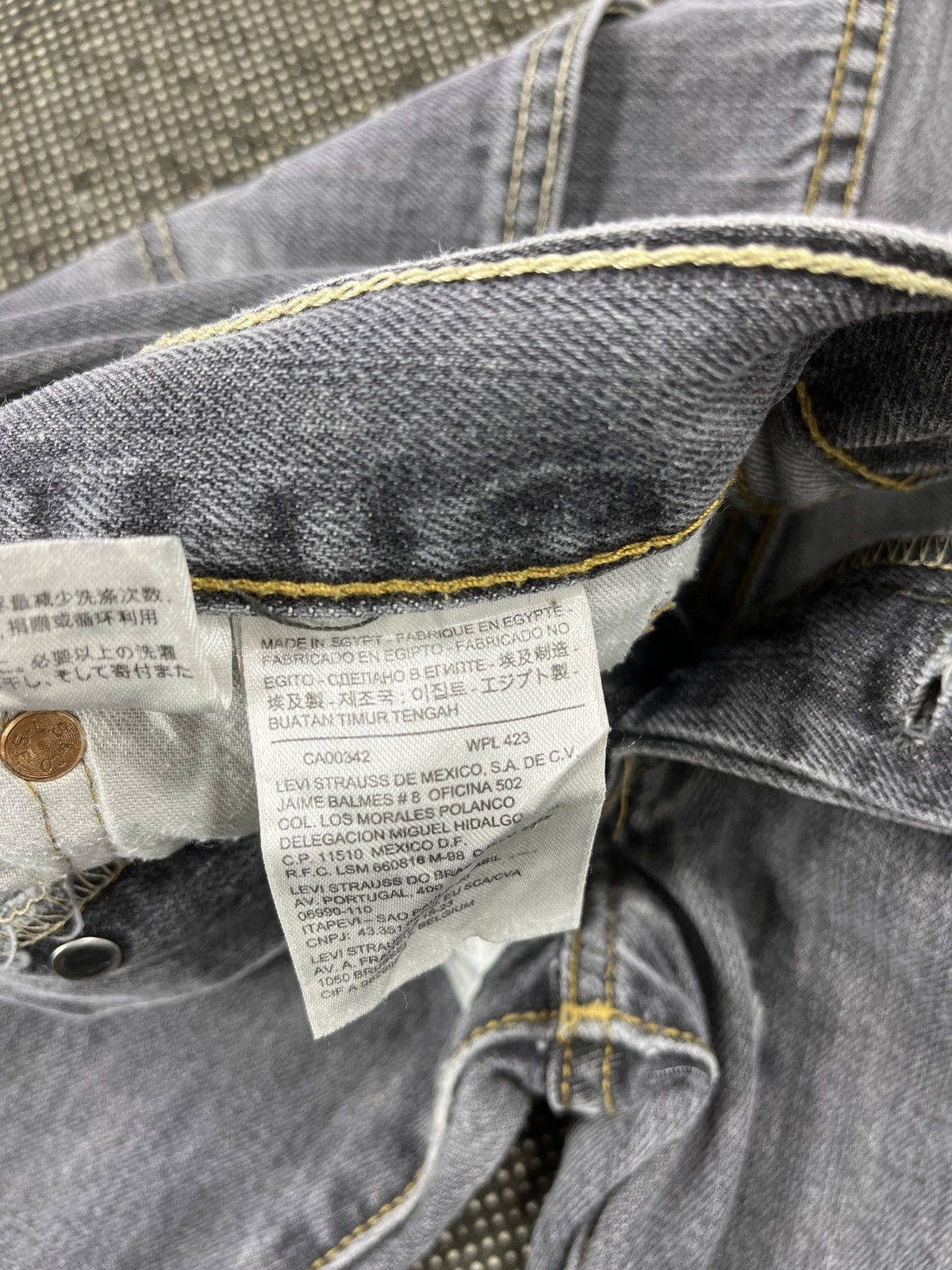 Levi's × Vintage Vintage Levi’s 501 Ripped Jeans - J506 Size US 33 - 10 Thumbnail