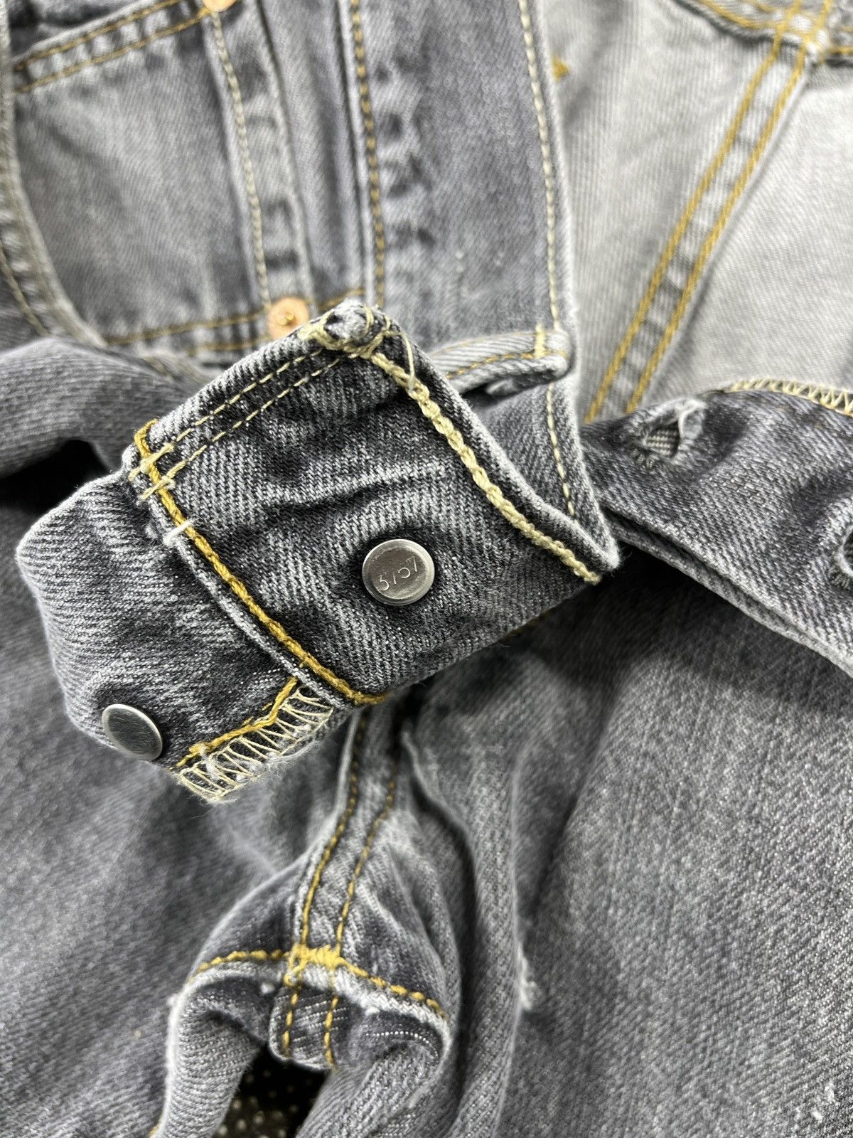 Levi's × Vintage Vintage Levi’s 501 Ripped Jeans - J506 Size US 33 - 9 Thumbnail