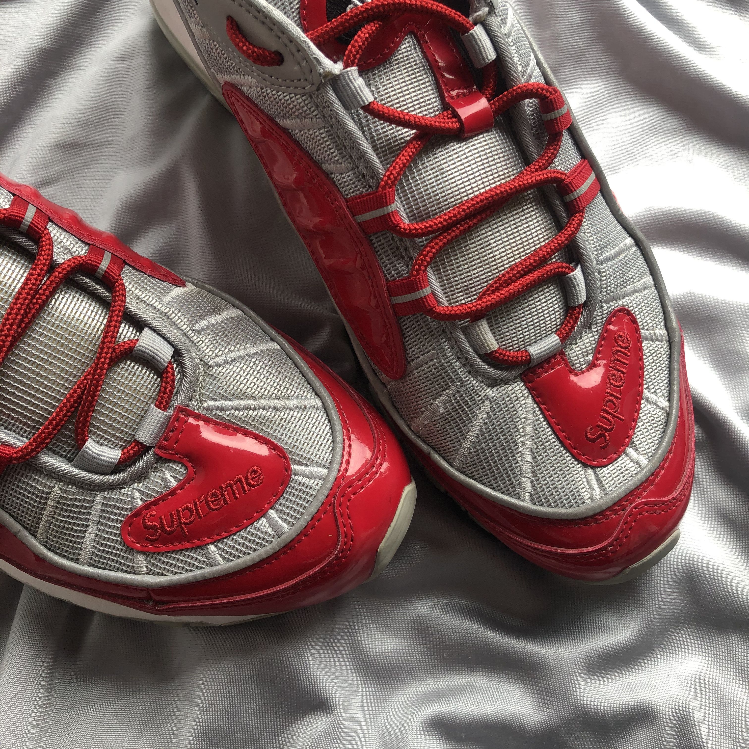 Nike × Supreme Nike Air Max 98 Supreme Varsity Red Size US 10.5 / EU 43-44 - 4 Thumbnail