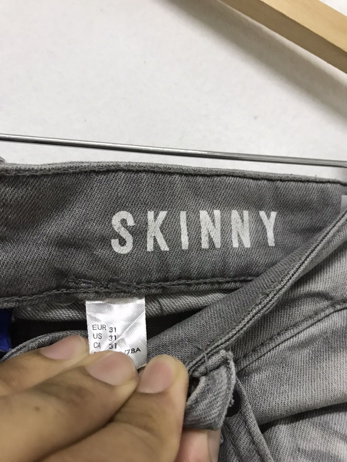 H&M Nice❗️H&M Distressed Skiny Jeans Size US 31 - 12 Thumbnail