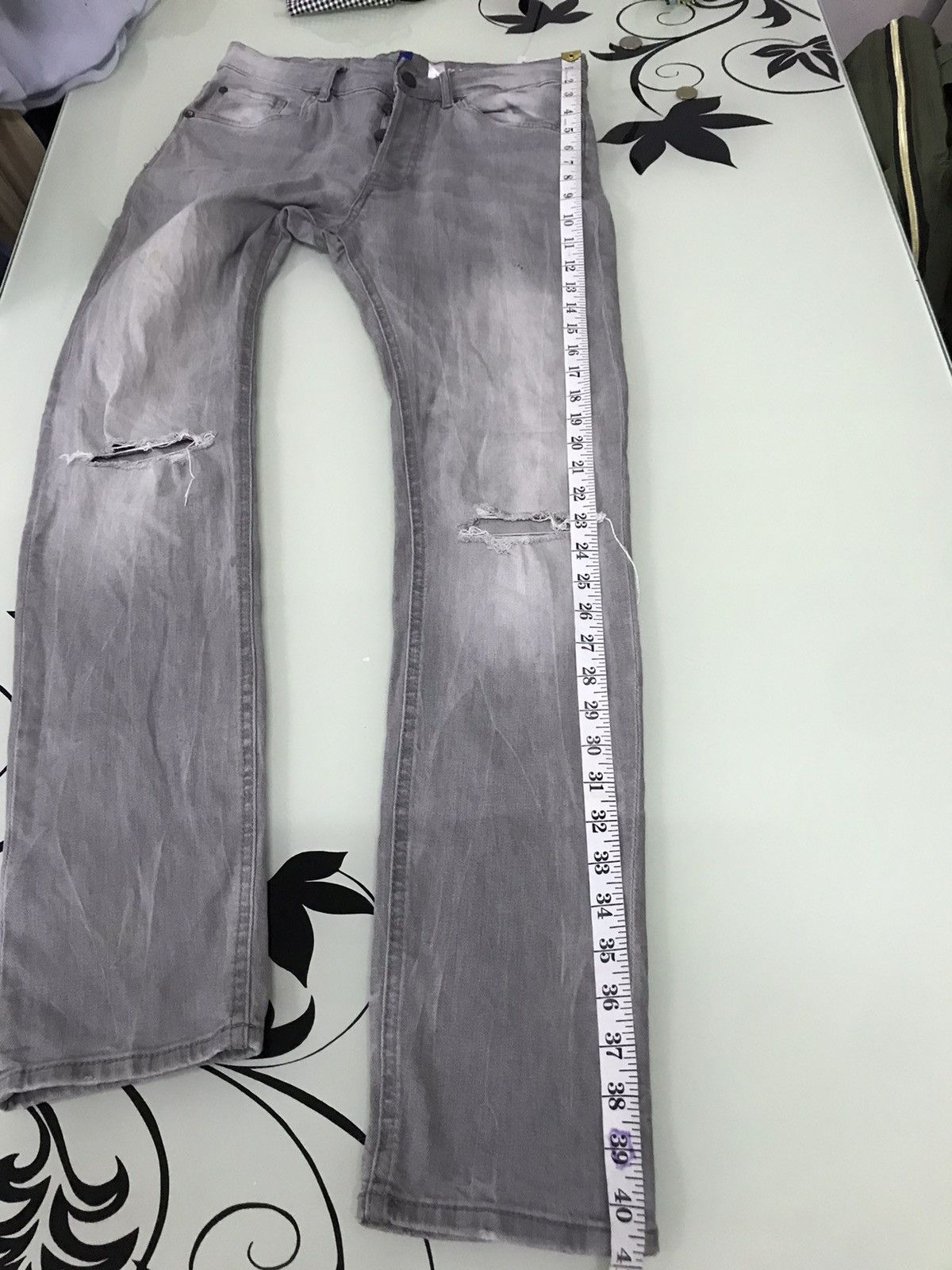 H&M Nice❗️H&M Distressed Skiny Jeans Size US 31 - 21 Thumbnail
