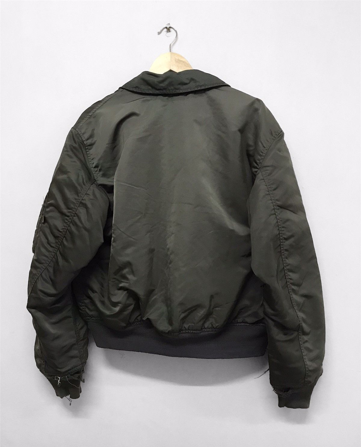 Alpha Industries Vintage Army Alpha Industries Distressed Bomber Jacket Size US L / EU 52-54 / 3 - 3 Thumbnail